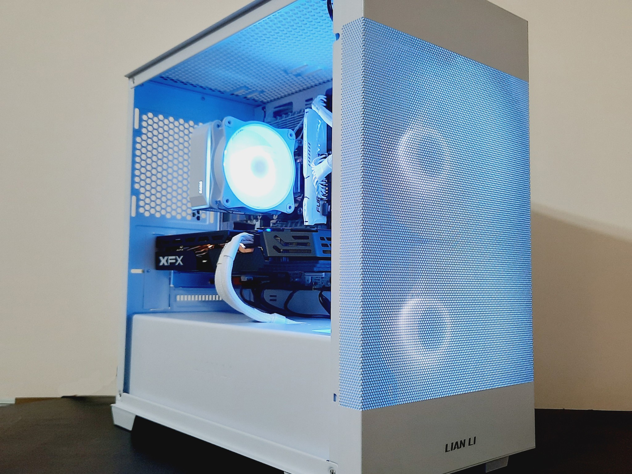 ⚡Great Value White Gaming PC - Intel Xeon 10-cores ● 16GB RAM ● 512GB SSD ● Wi-Fi ● AMD RX 580 8GB