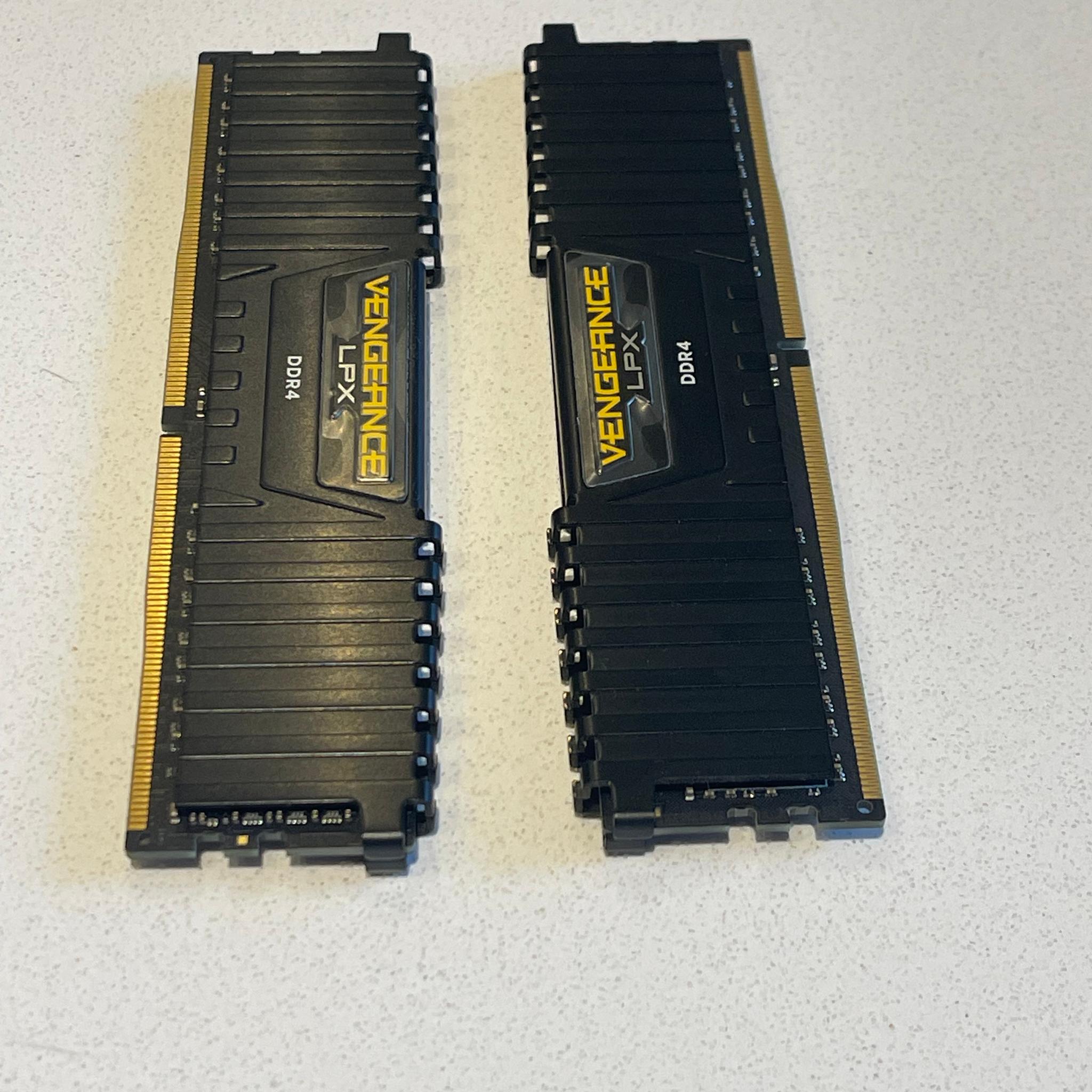 Corsair Vengeance LPX 16GB DDR4-2400 (2x8GB)