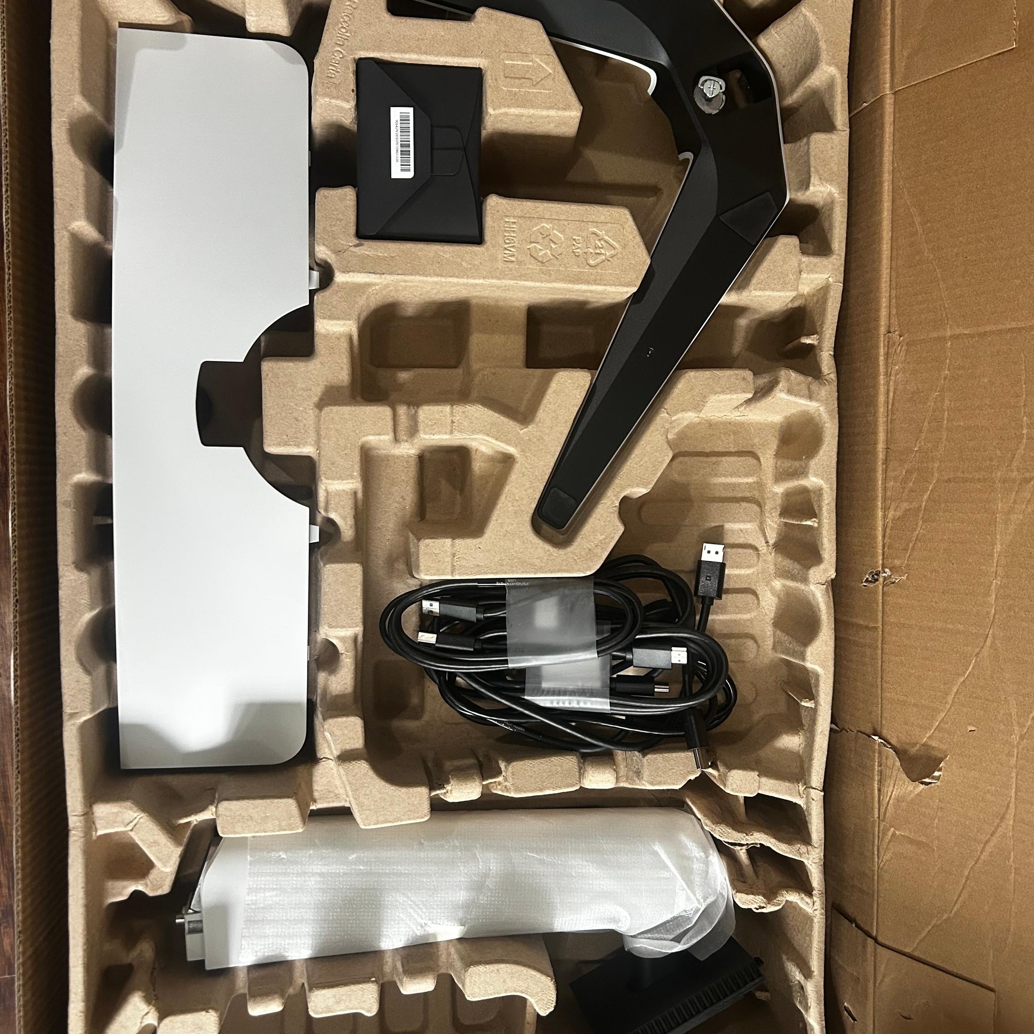 100% BRAND NEW Alienware  32" (240hz) OLED 4K  (3840 x 2160) Curved Gaming Monitor (AW3225QF)