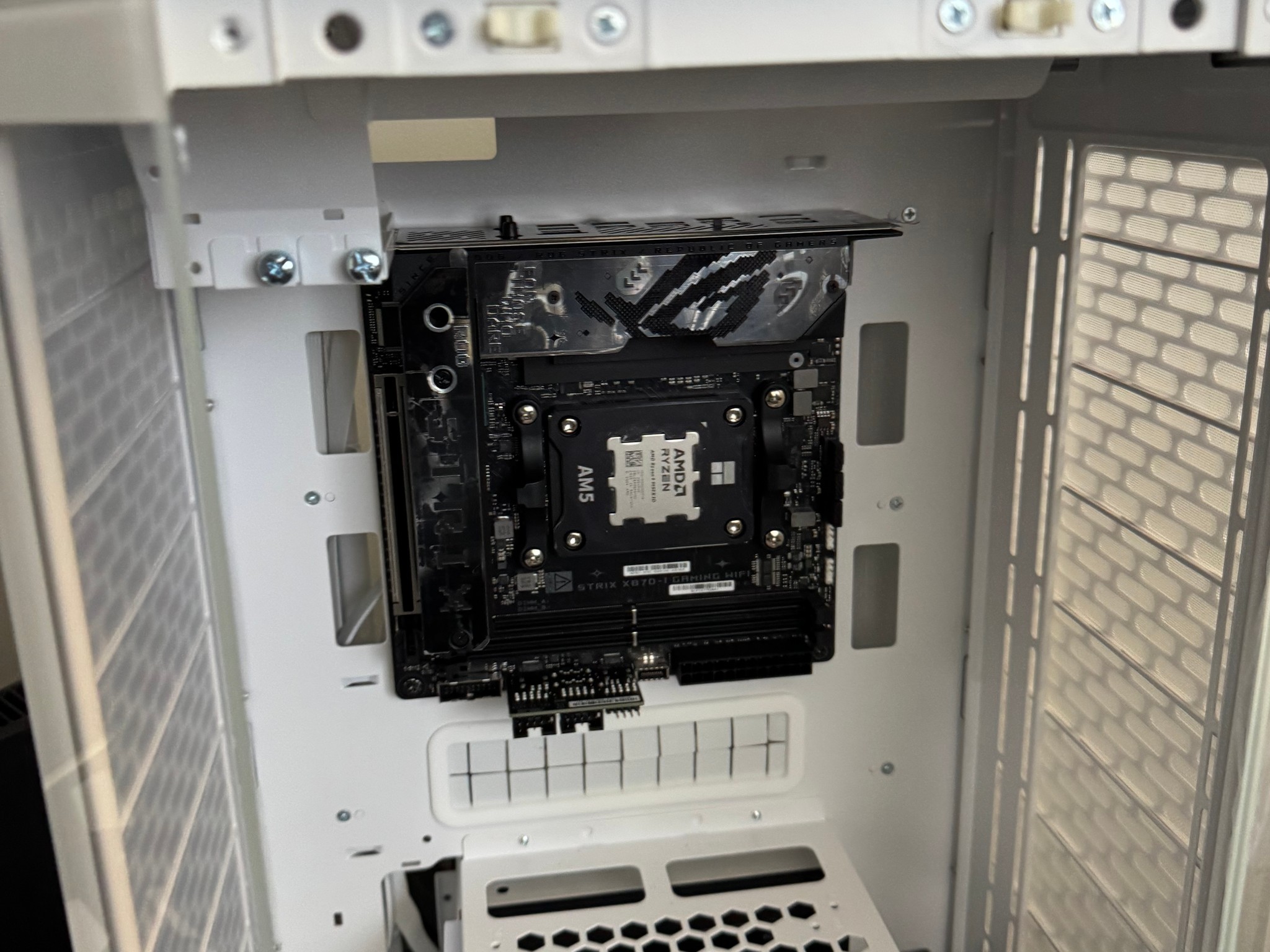 AMD 9950x3d-ASUSx870i itx Mobo