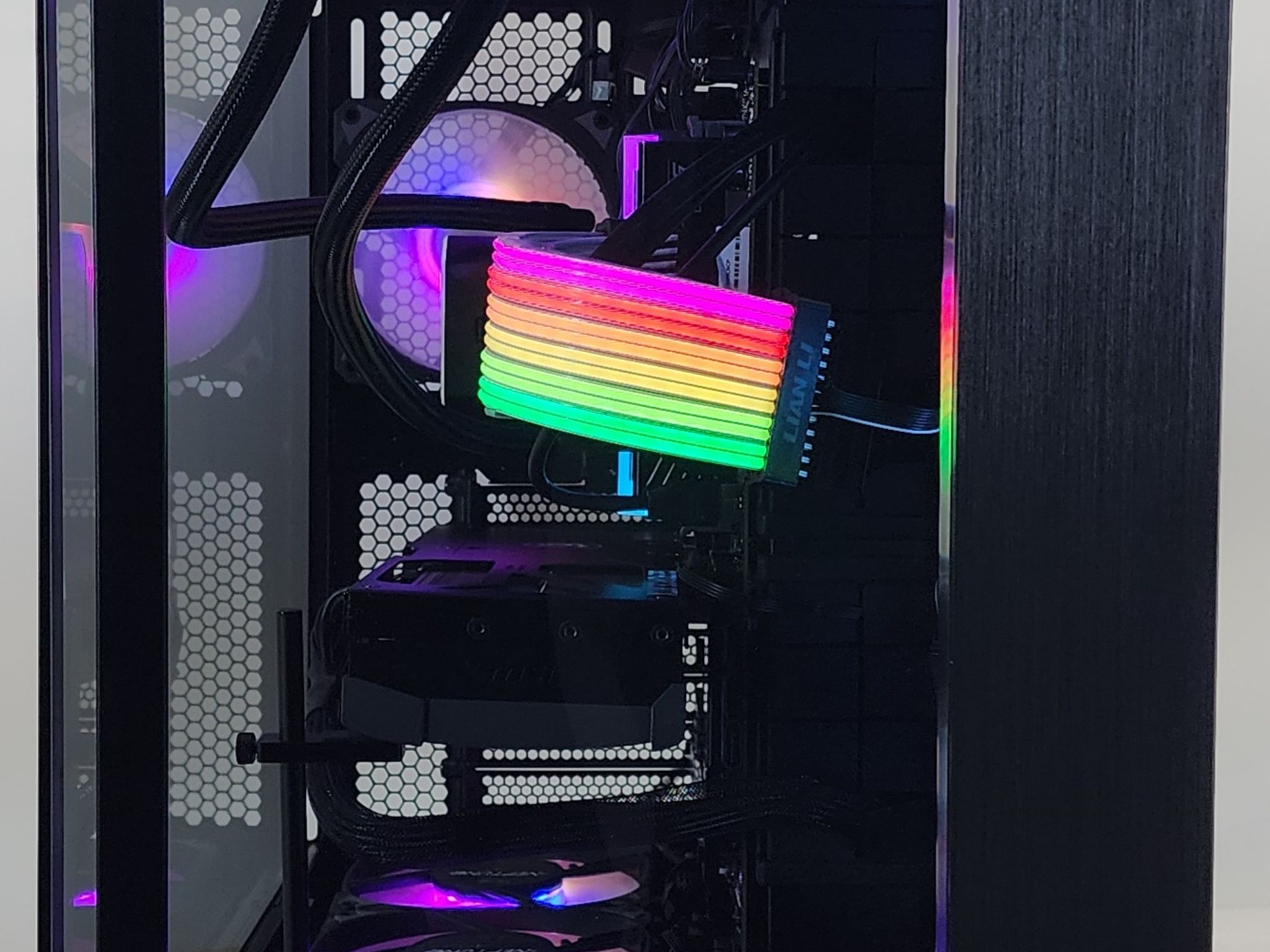 Gaming PC Ryzen 9 9950X3D 32GB RAM 2TB SSD RTX 5070 Ti 16GB Windows 11 Computer