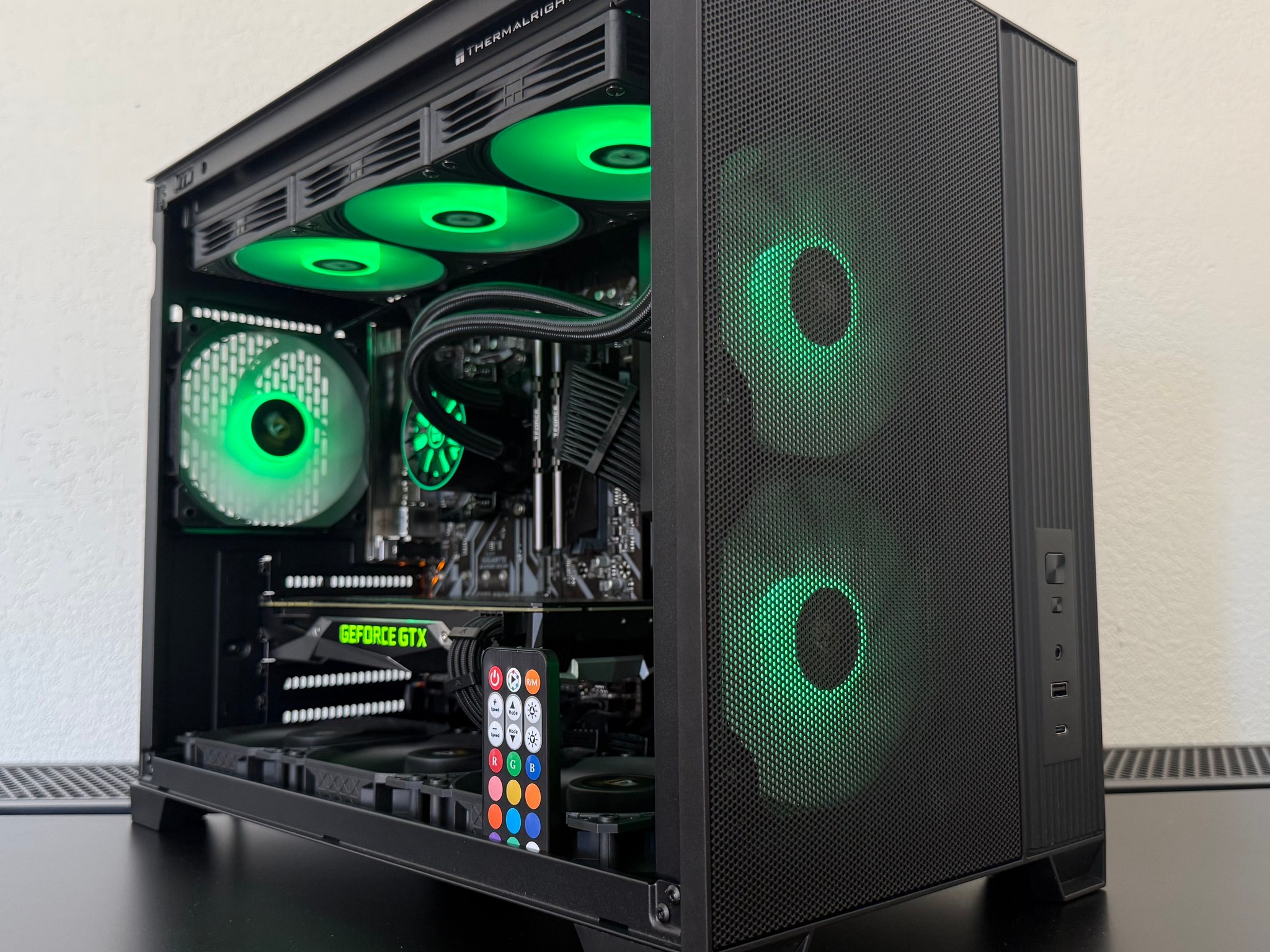 Gaming PC w/ GTX 1080 FE, Ryzen 5 2600X, 16GB DDR4, 1TB SSD