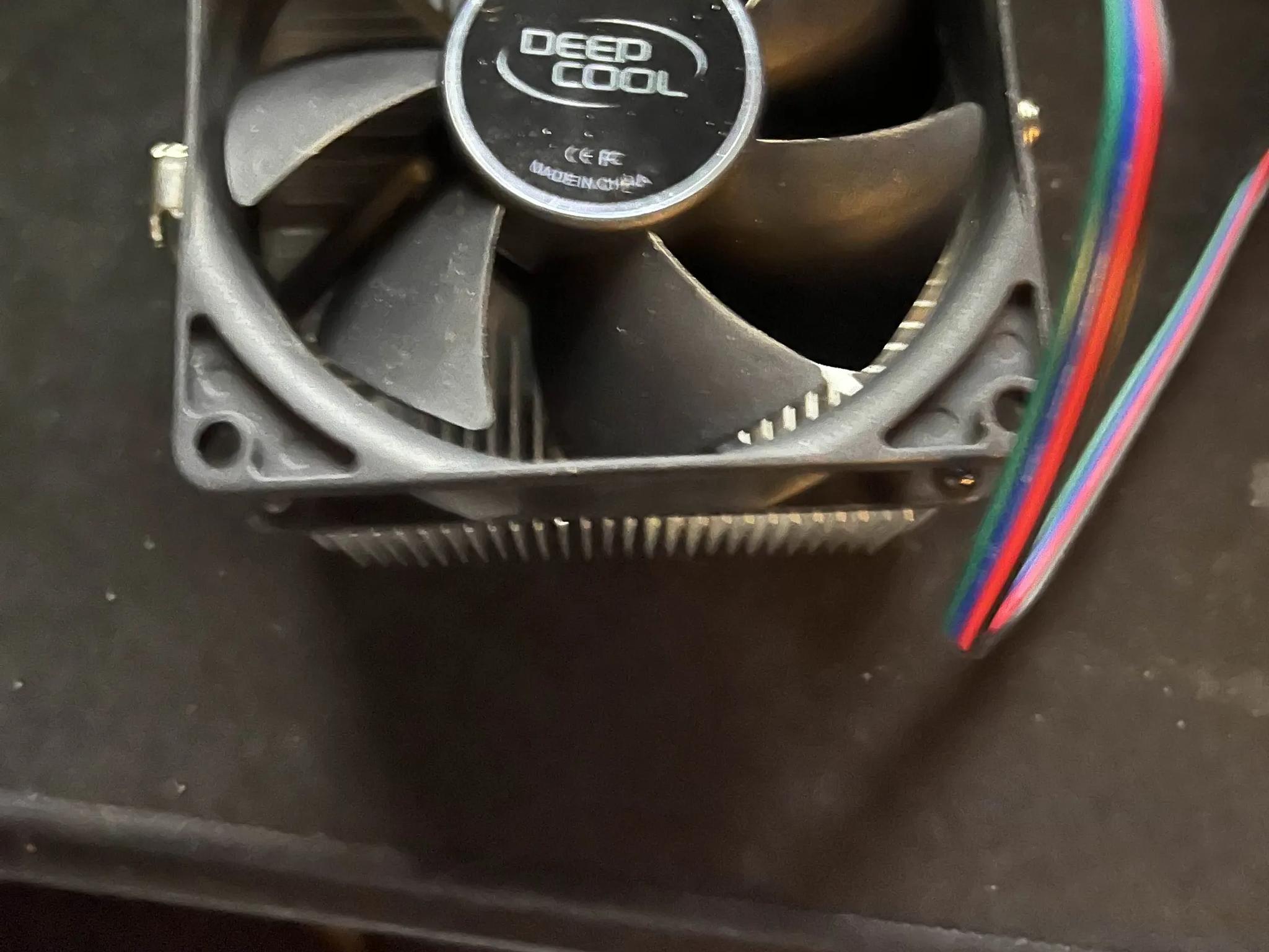 AMD Ryzen 3 3100 w/ stock heatsink