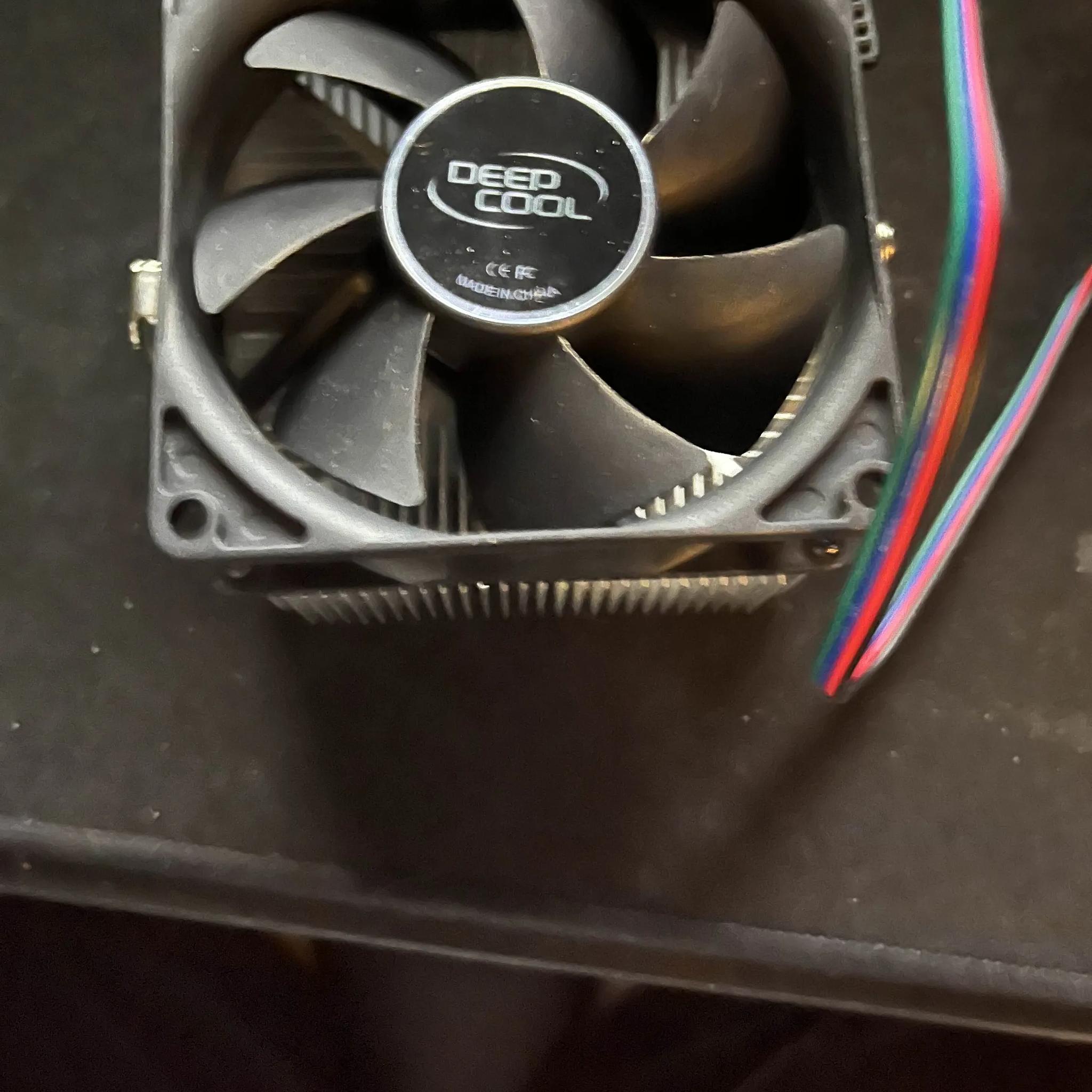 AMD Ryzen 3 3100 w/ stock heatsink