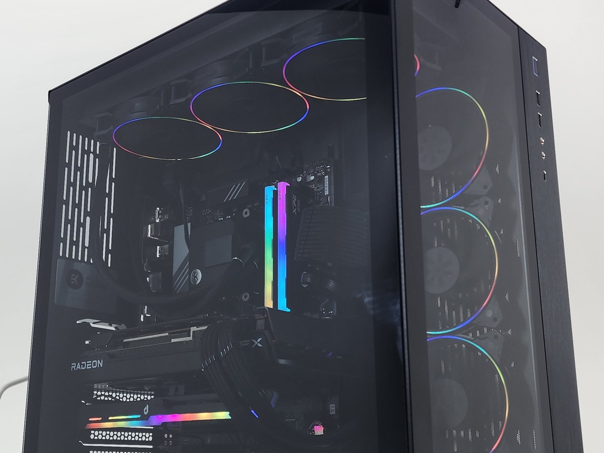 Gaming PC Ryzen 7 7800X3D 32GB RAM 1TB SSD RX 7800 XT 16GB Windows 11 PC