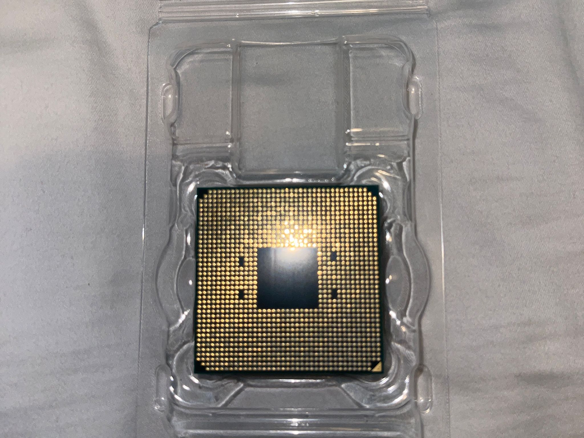 Ryzen 7 3700x (3.6Ghz 8 core proccesor) With Wraith Prism Cooler