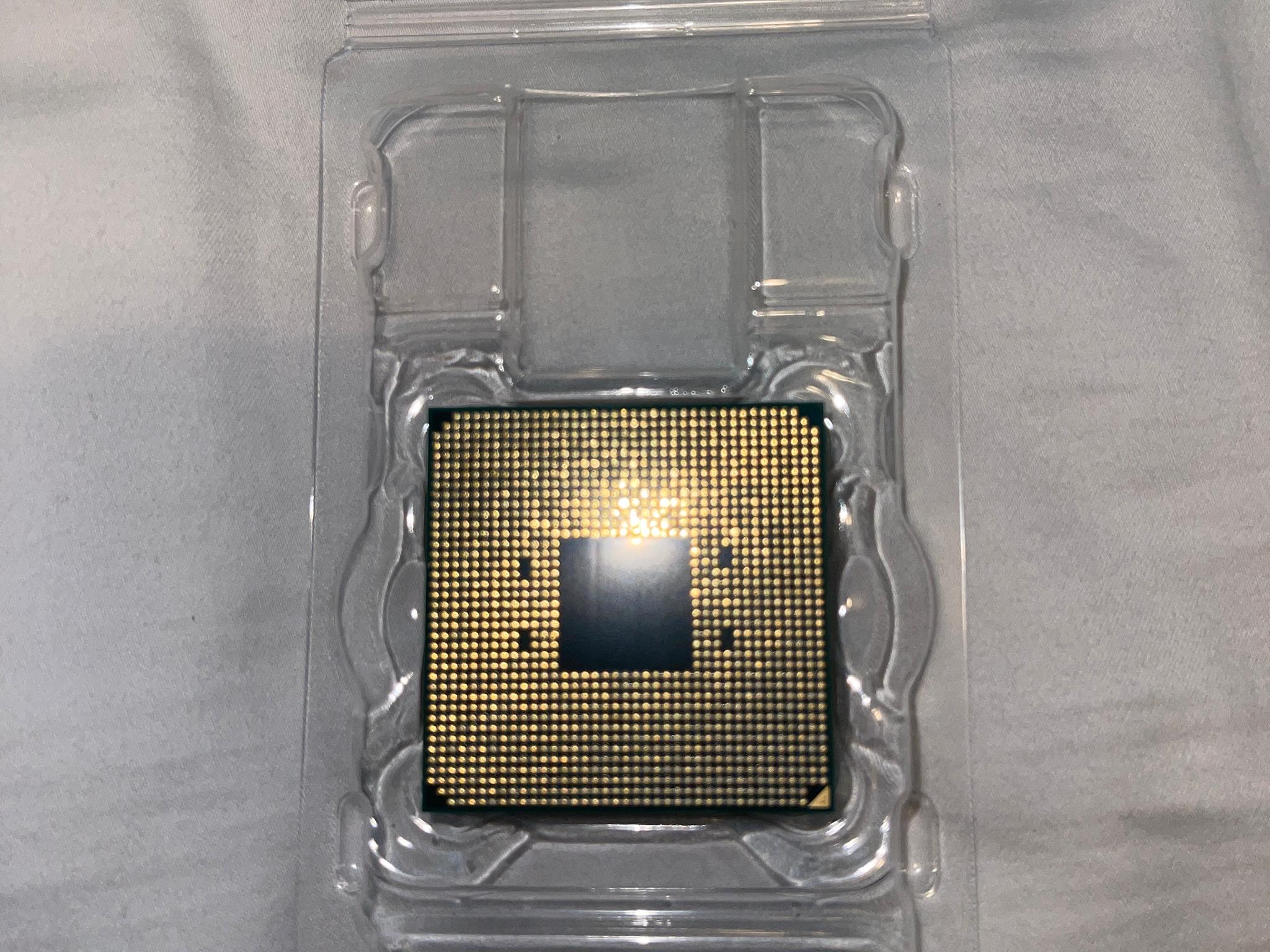 Ryzen 7 3700x (3.6Ghz 8 core proccesor) With Wraith Prism Cooler