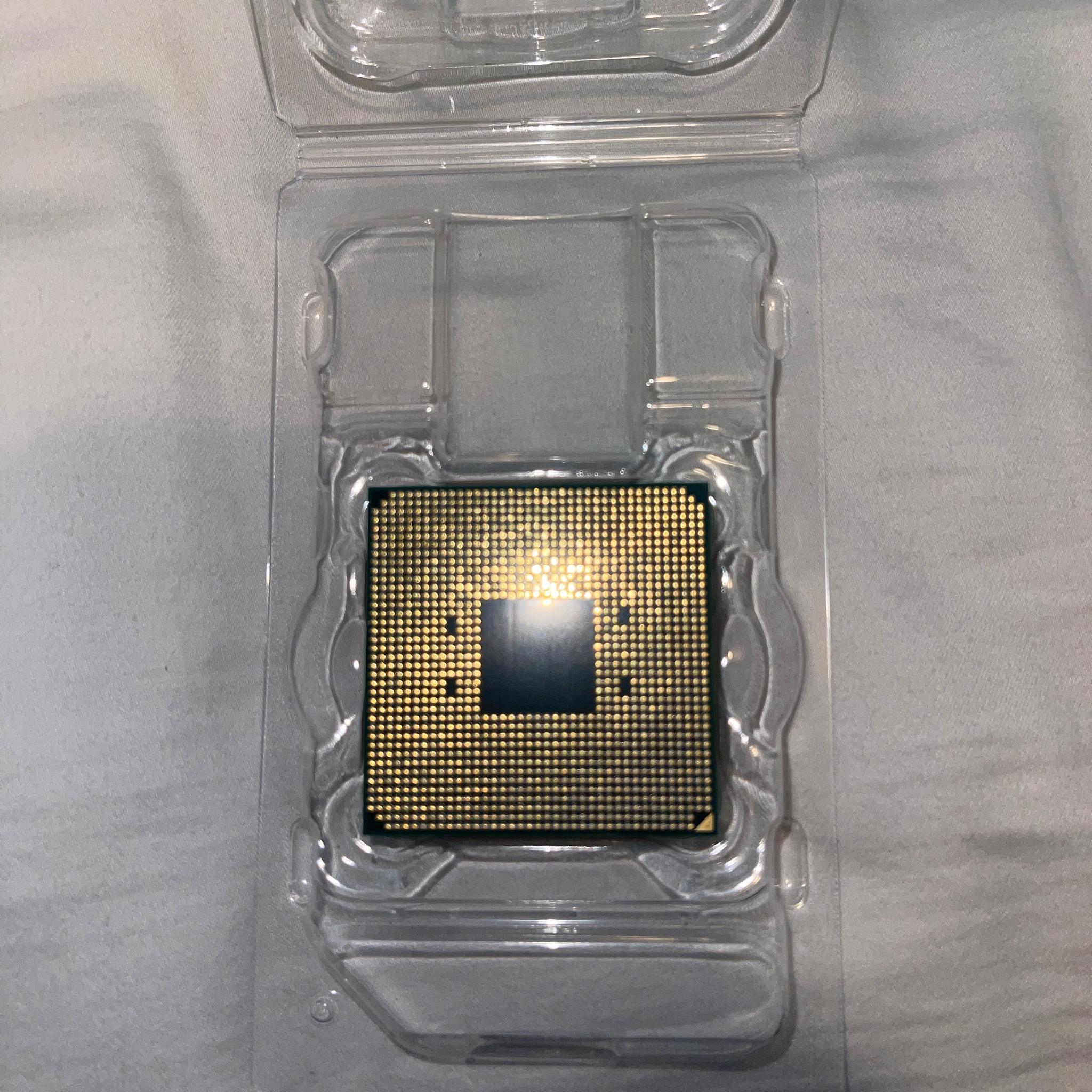Ryzen 7 3700x (3.6Ghz 8 core proccesor) With Wraith Prism Cooler