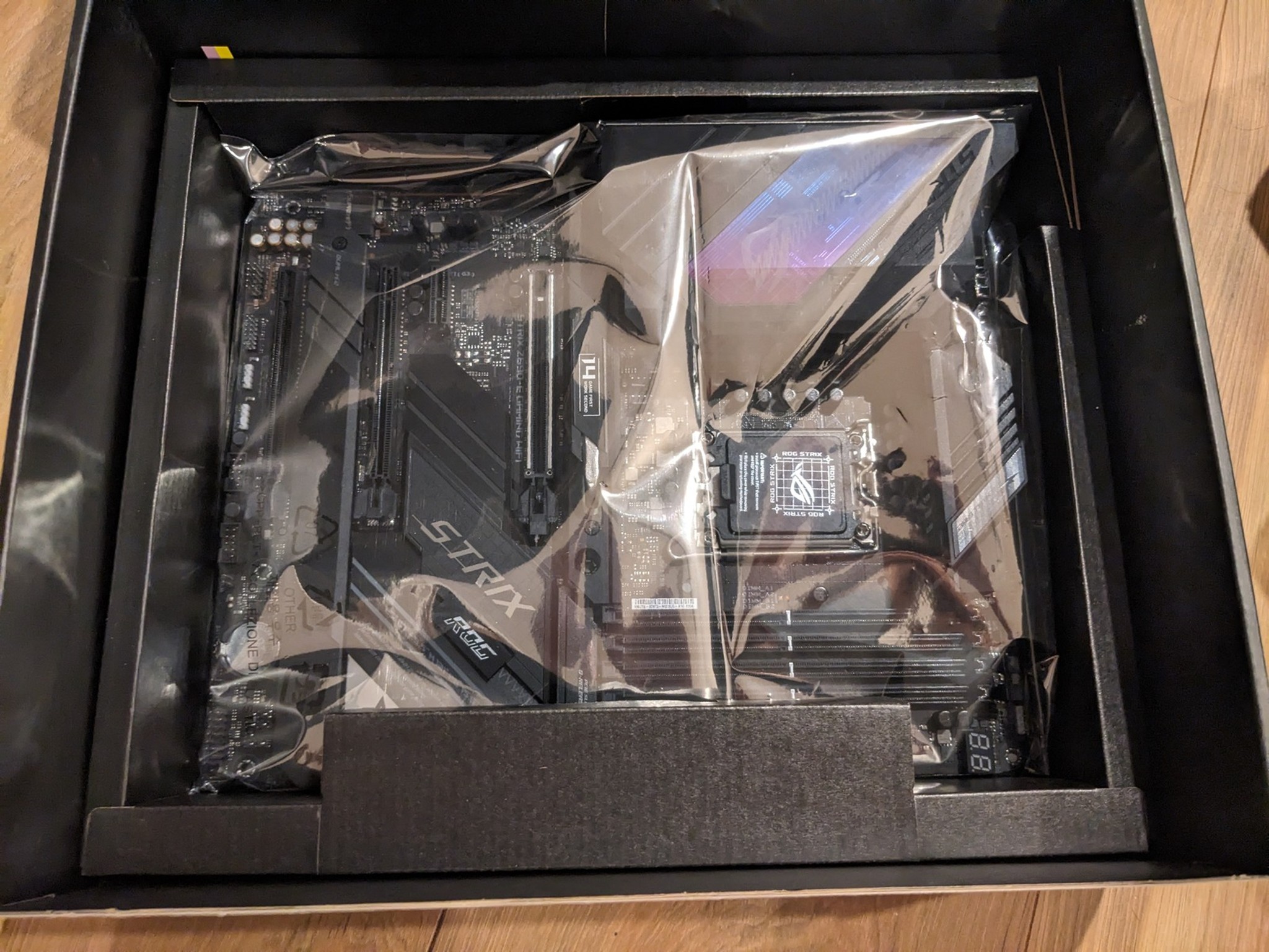 Intel Core i7-13700K w/ ASUS ROG Strix Z690-E Gaming WiFi 6E 32GB DDR5 6000mt/s cl36