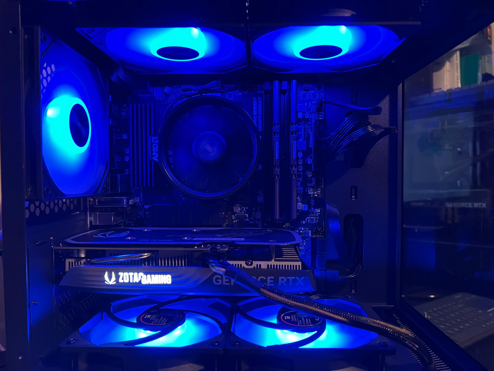 BF special Ryzen 5 5600/RTX 4060 8GB/1.25GB NVME SSD/16 GB RAM/ARGB fans