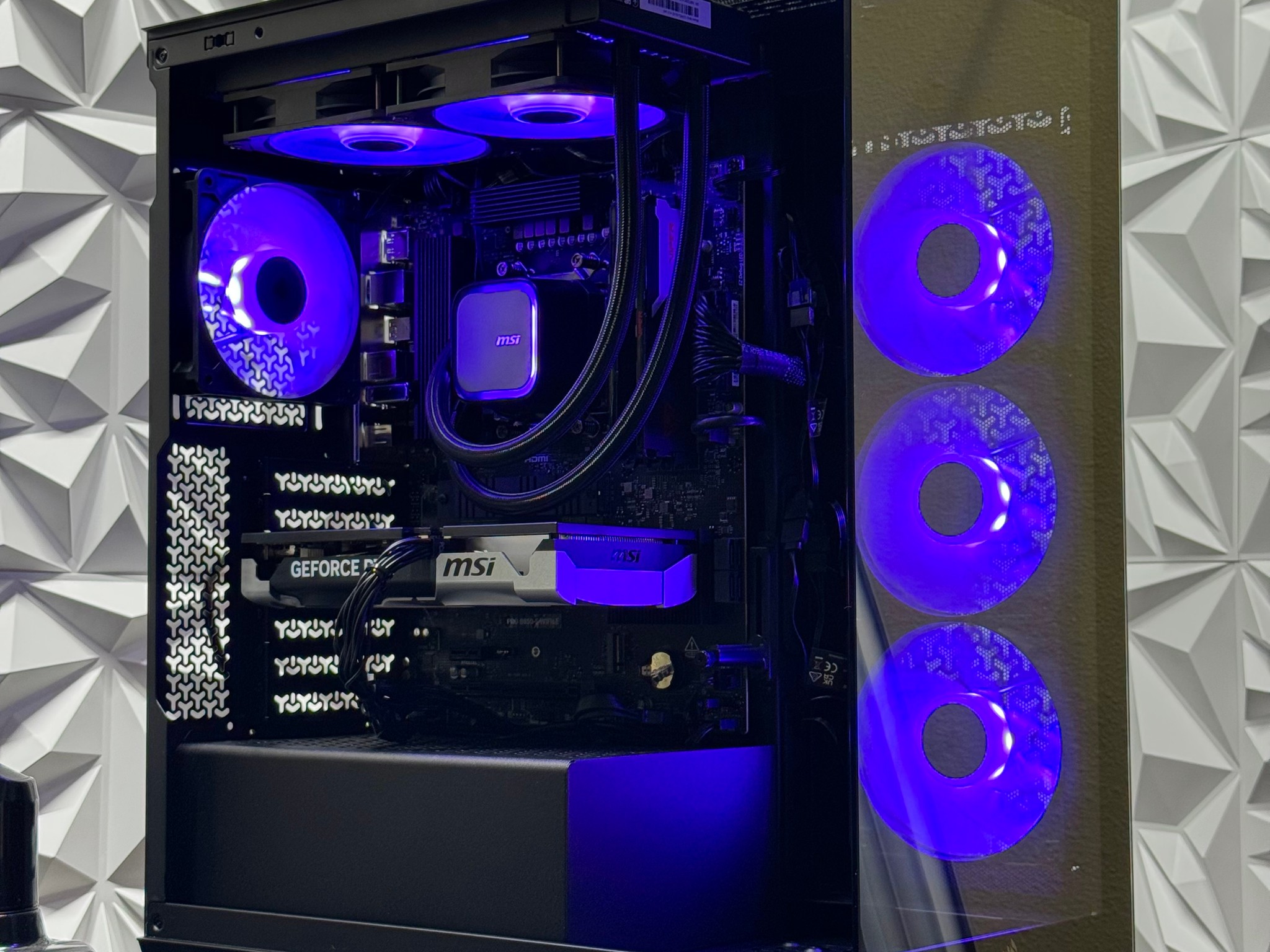RTX 5060 Ti / 32GB DDR5 Ram / Ryzen 5 9600X / 1TB Crucial Nvme / 650w psu / windows 11