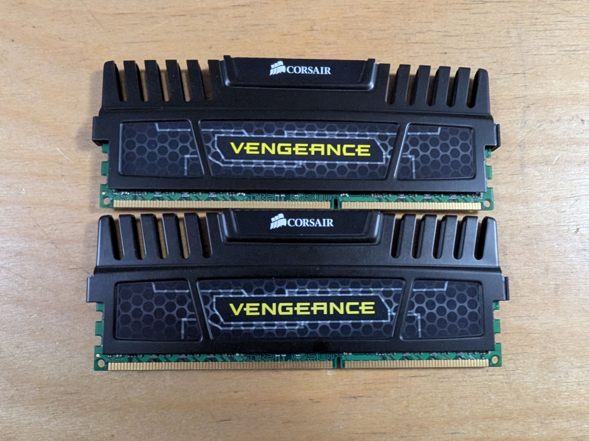 16GB Corsair DDR3 1866MTs 2x8GB black
