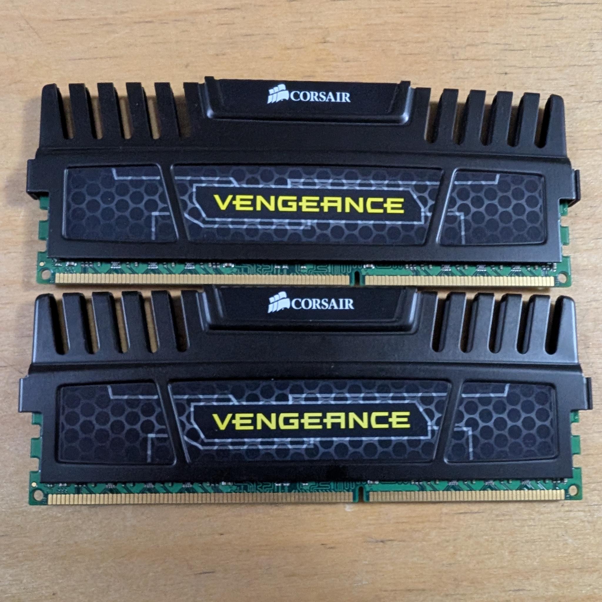 16GB Corsair DDR3 1866MTs 2x8GB black
