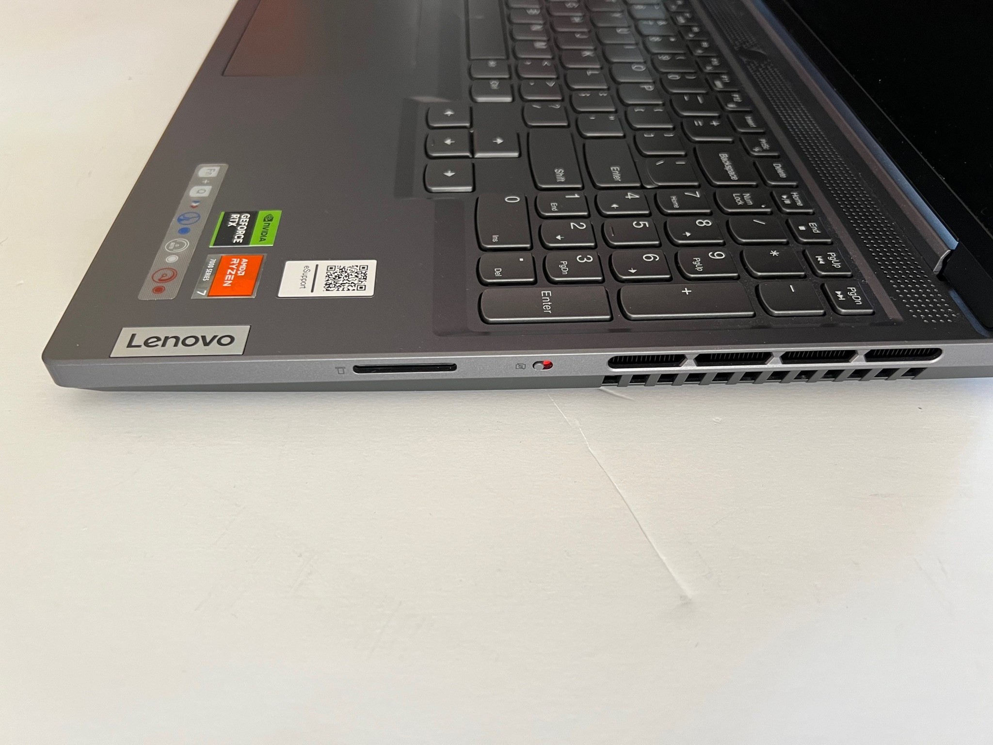 Ryzen 7840HS, 4060 Lenovo Legion Slim 5 Laptop 32GB DDR5, 1TB SSD, 16" QHD+ 165Hz I...