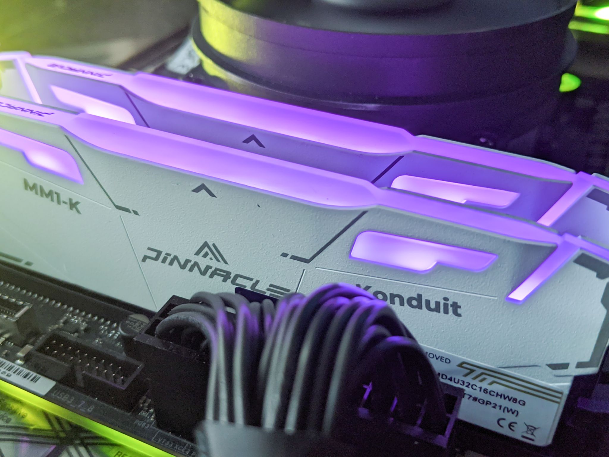 OLOy Blade RGB 64GB (2x32GB) DDR4-4000mhz CL18 swapped w/ Custom Spray-Painted Pinnacle Heatsinks