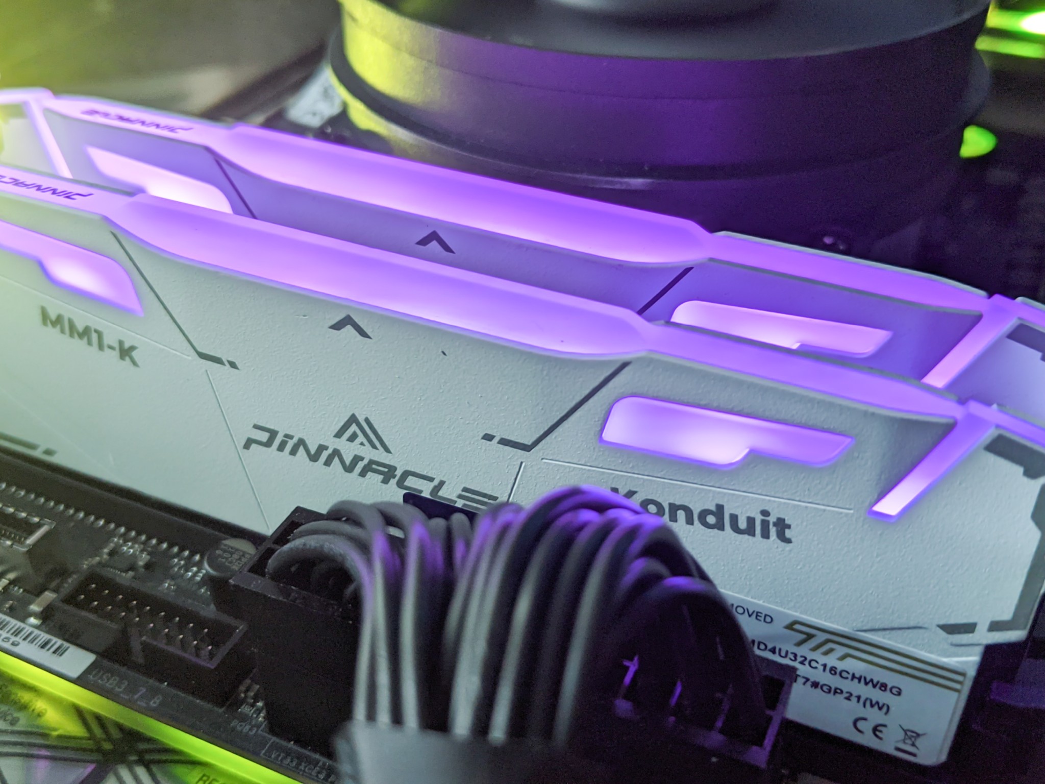 OLOy Blade RGB 64GB (2x32GB) DDR4-4000mhz CL18 swapped w/ Custom Spray-Painted Pinnacle Heatsinks