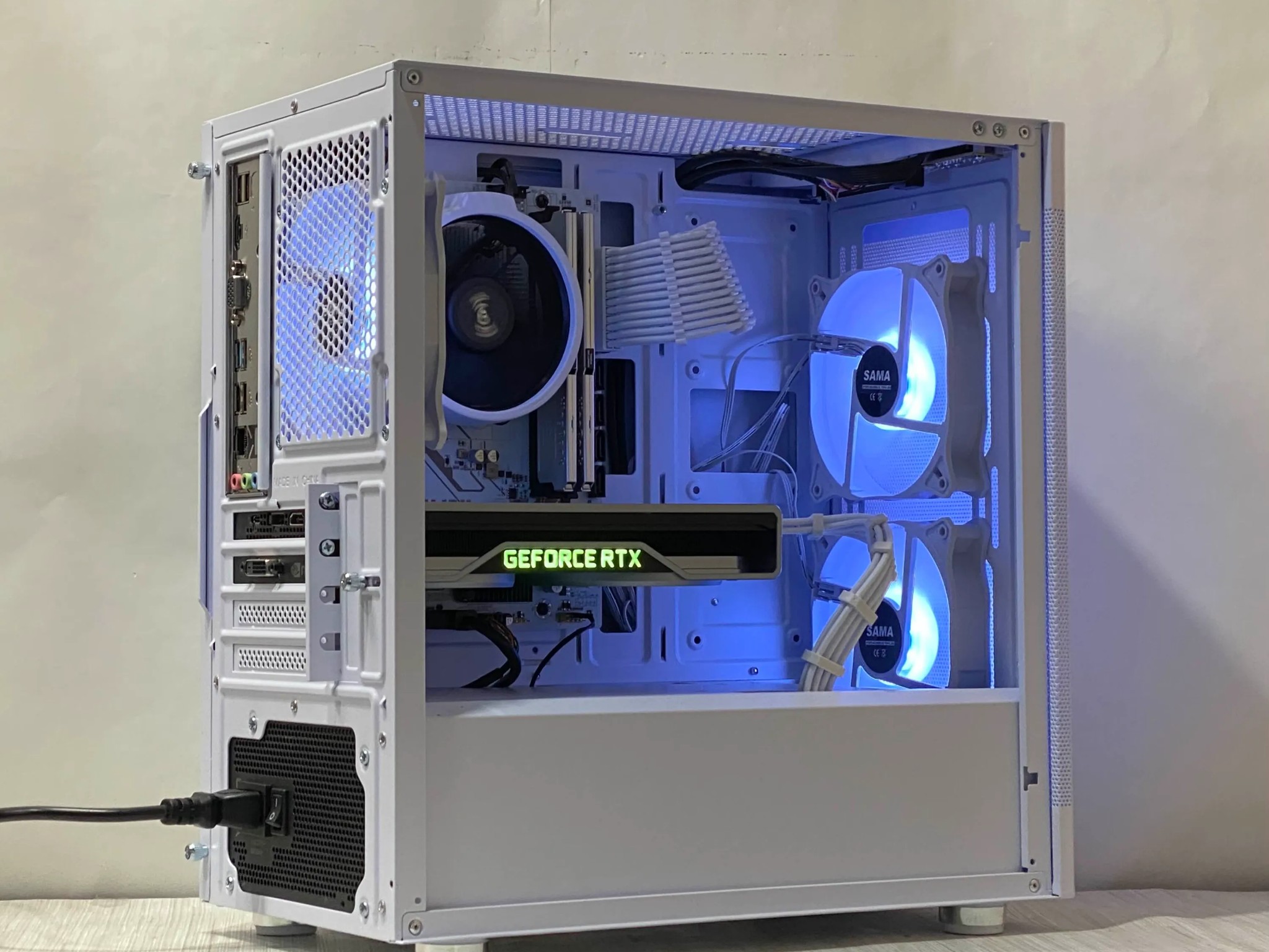 RTX 2060 Super, Ryzen 5 3600, 16GB DDR4, 512GB NVMe SSD, WiFi - White Gaming PC