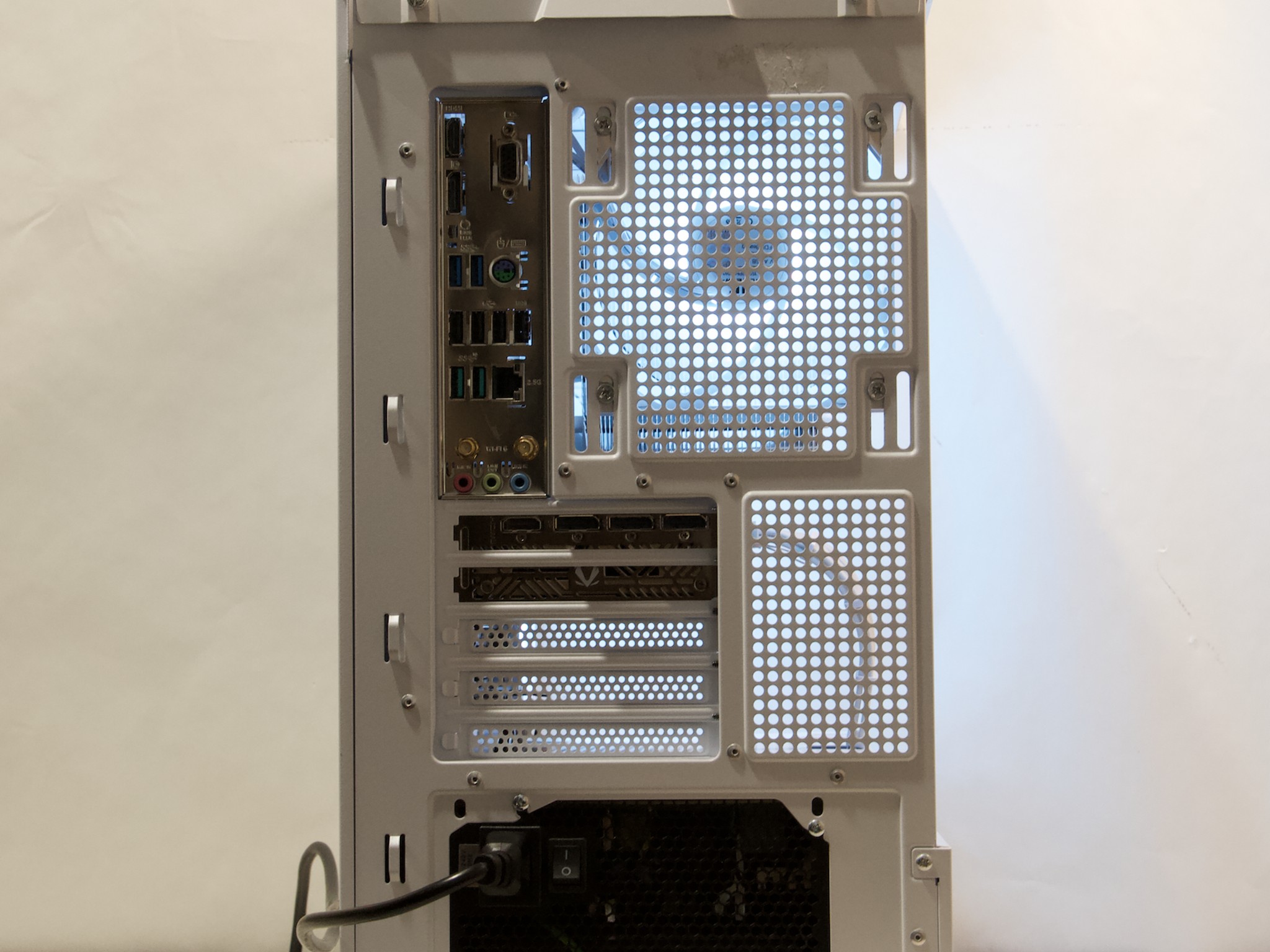 RTX 5070, Ryzen 5 8400F, 32GB DDR5, 1TB NVMe SSD, WiFi - Custom Gaming PC