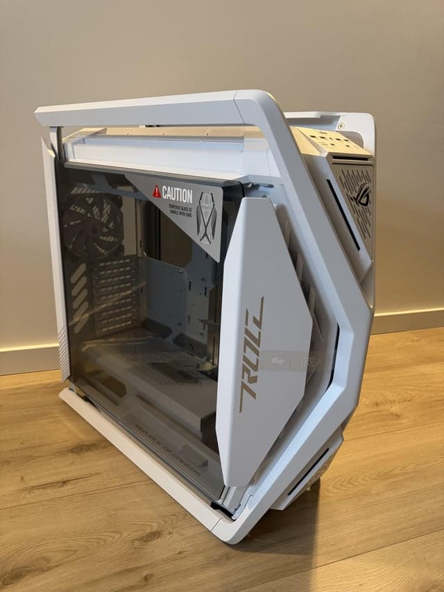 Open Box Asus Rog Hyperion WHITE