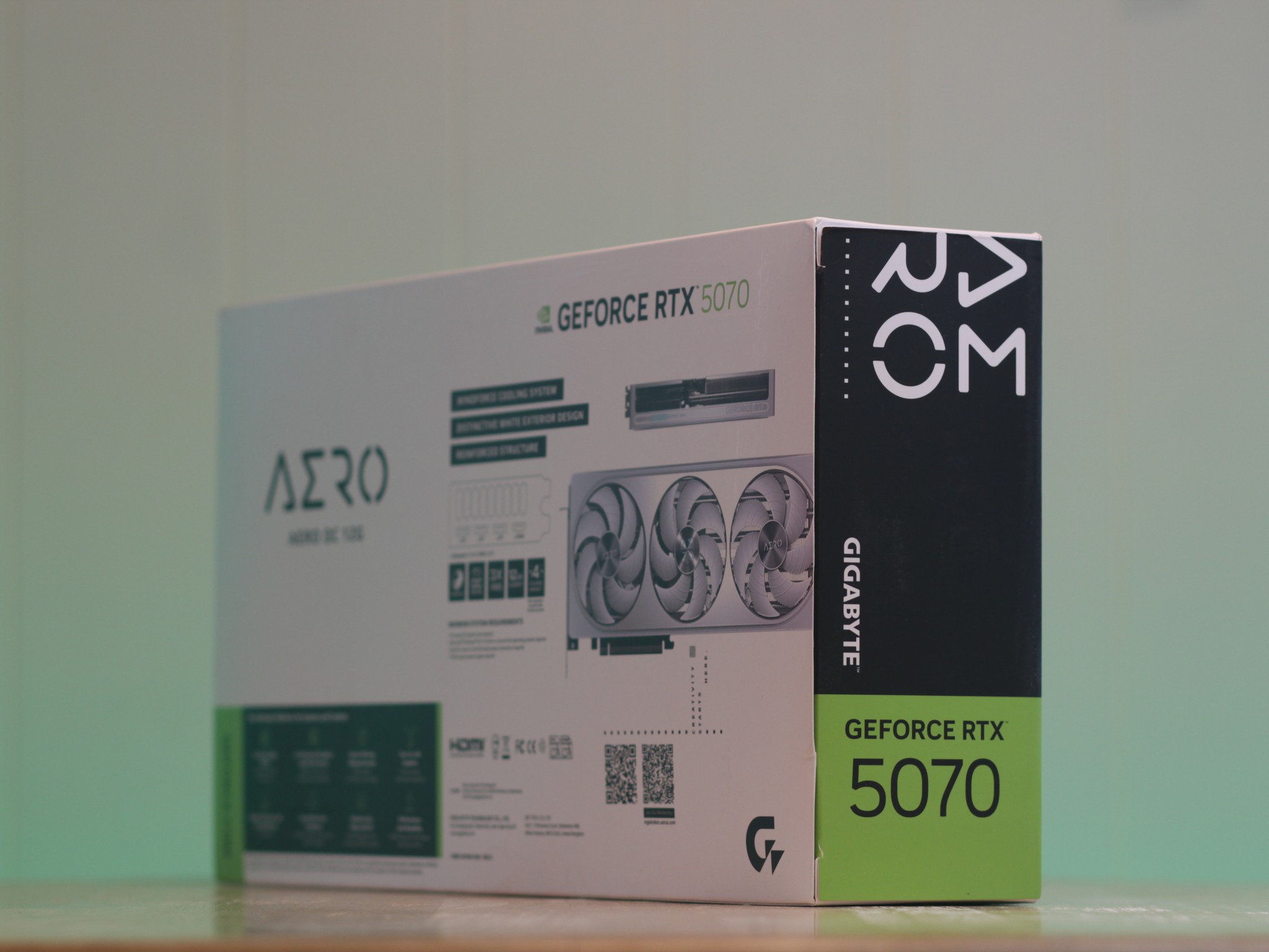 GIGABYTE GeForce RTX 5070 AERO OC 12G