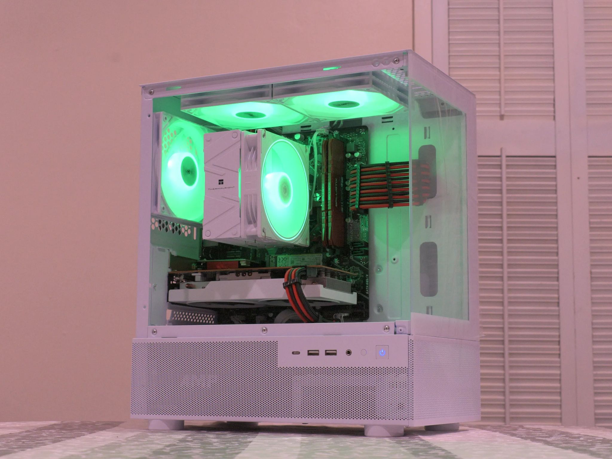 1080p Beast | Ryzen 5 3600 | RX 6600 8GB | 32GB DDR4 | 1TB nVME SSD | 1080p White/Red Gaming PC RGB