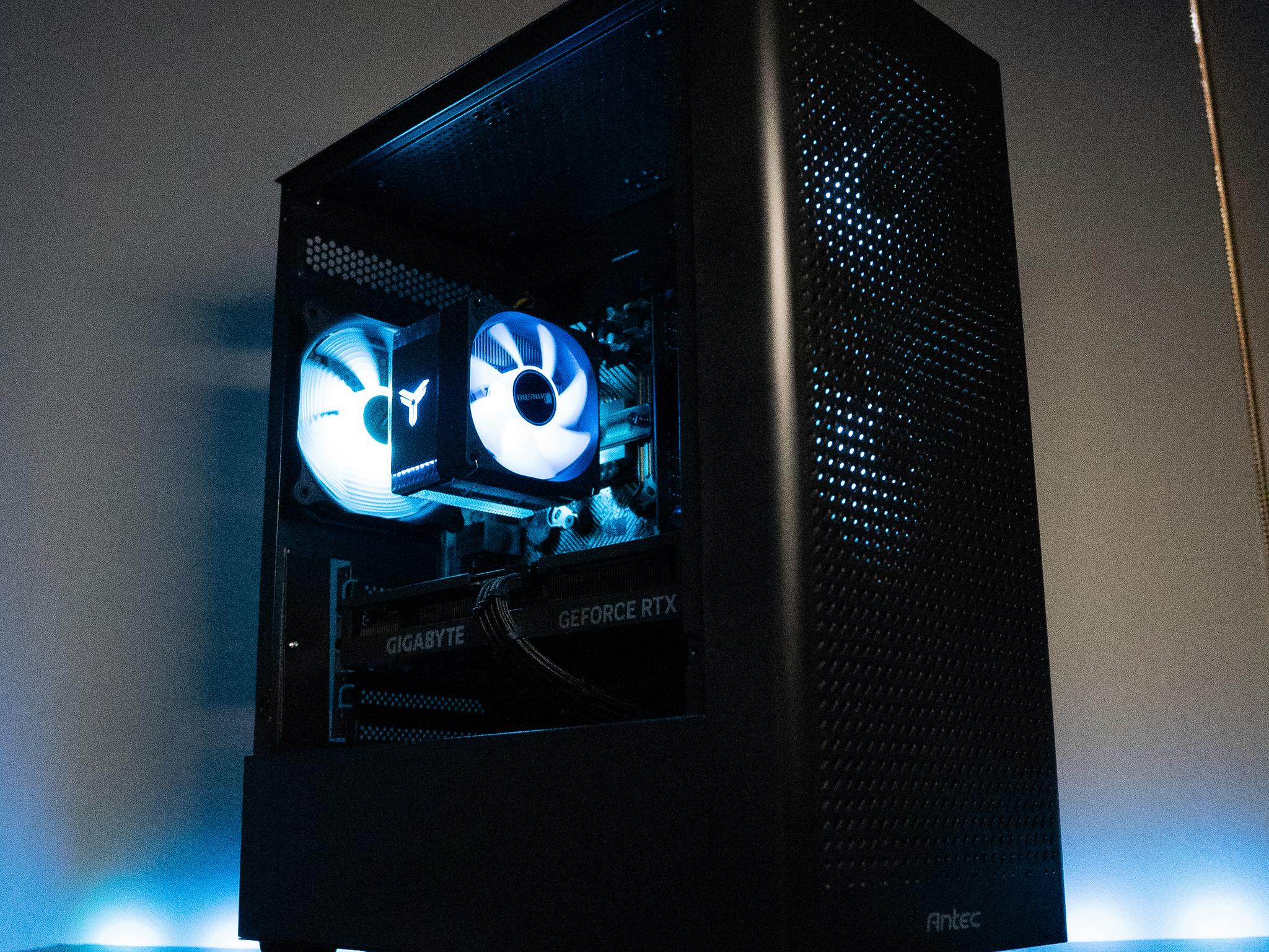 ⛈️❄️ | GIGABYTE RTX 4060 Ti | RYZEN 7 5700X | 32GB DDR4 RAM | 2TB NVME SSD | Arctic Snow