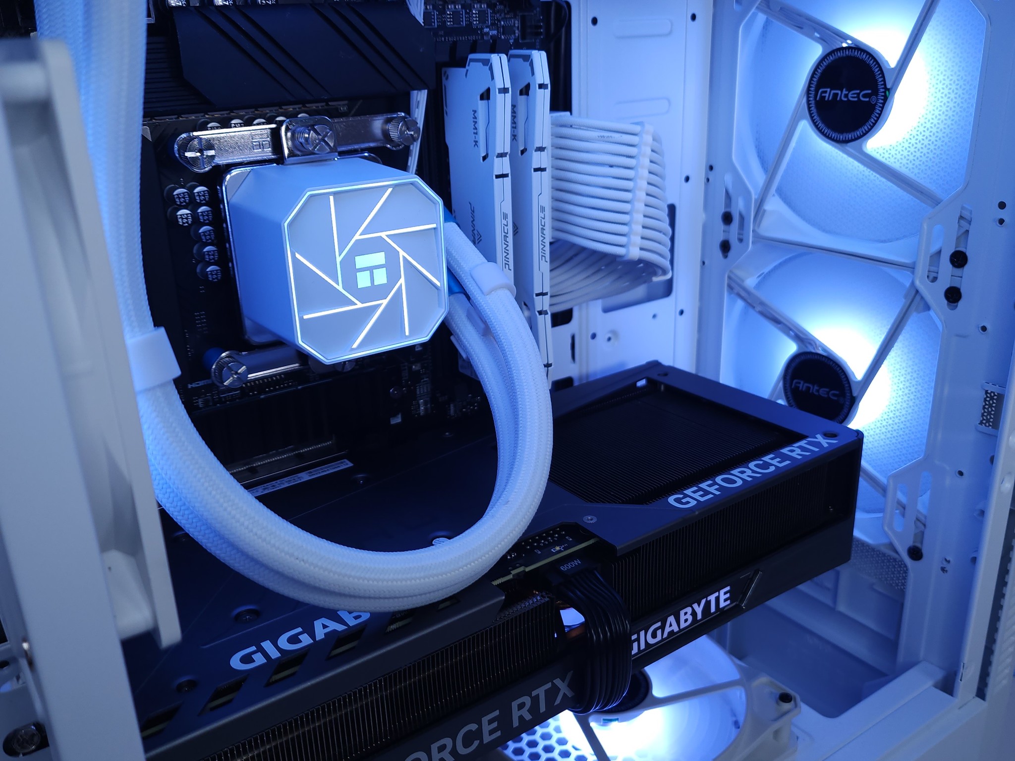 🤍🤍RTX 4070 Ti | Core i7 12700KF | 32GB 3200MHz | 1TB NVMe SSD Gen 4