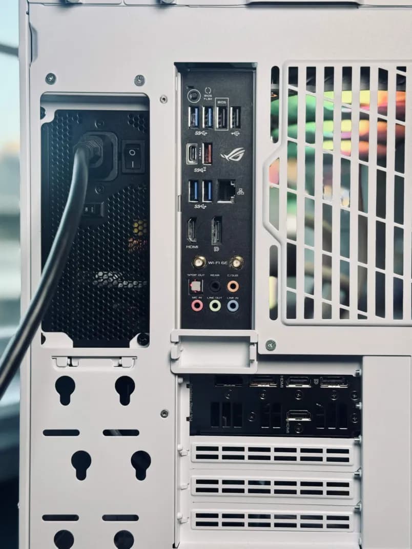 WHITE OUT Gaming PC | RTX 4070 Ti | Ryzen 7 5700 | Windows 11