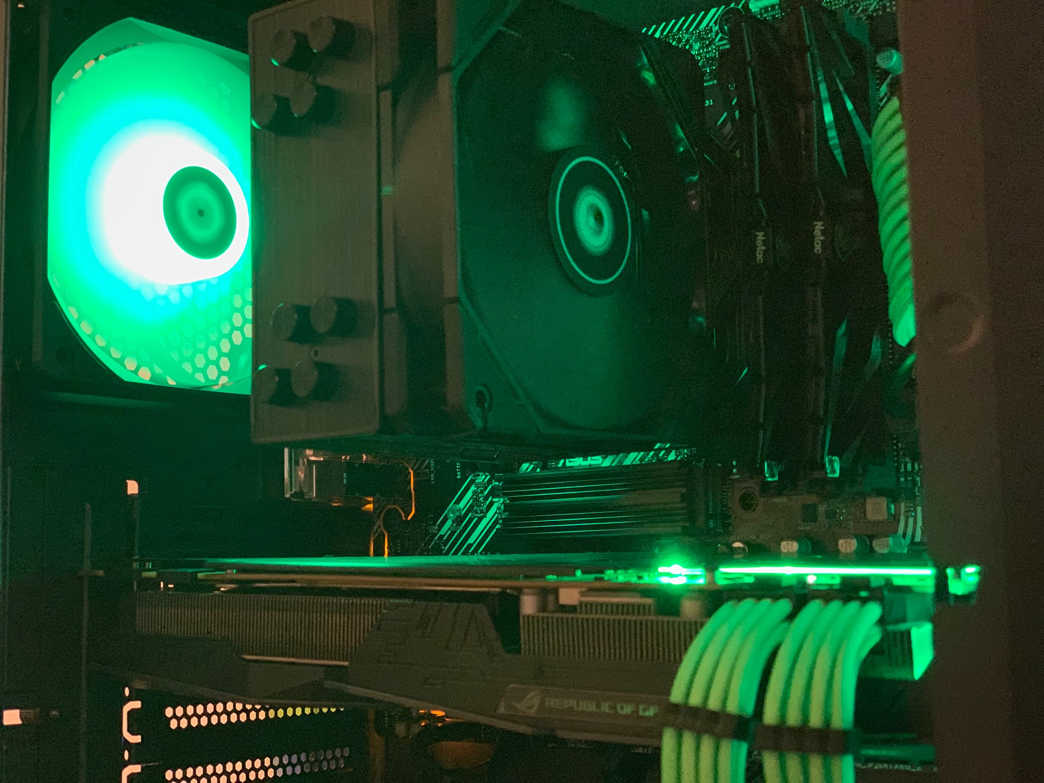 Black/Green Gaming PC(Ryzen 5 5500 + GTX 1080)
