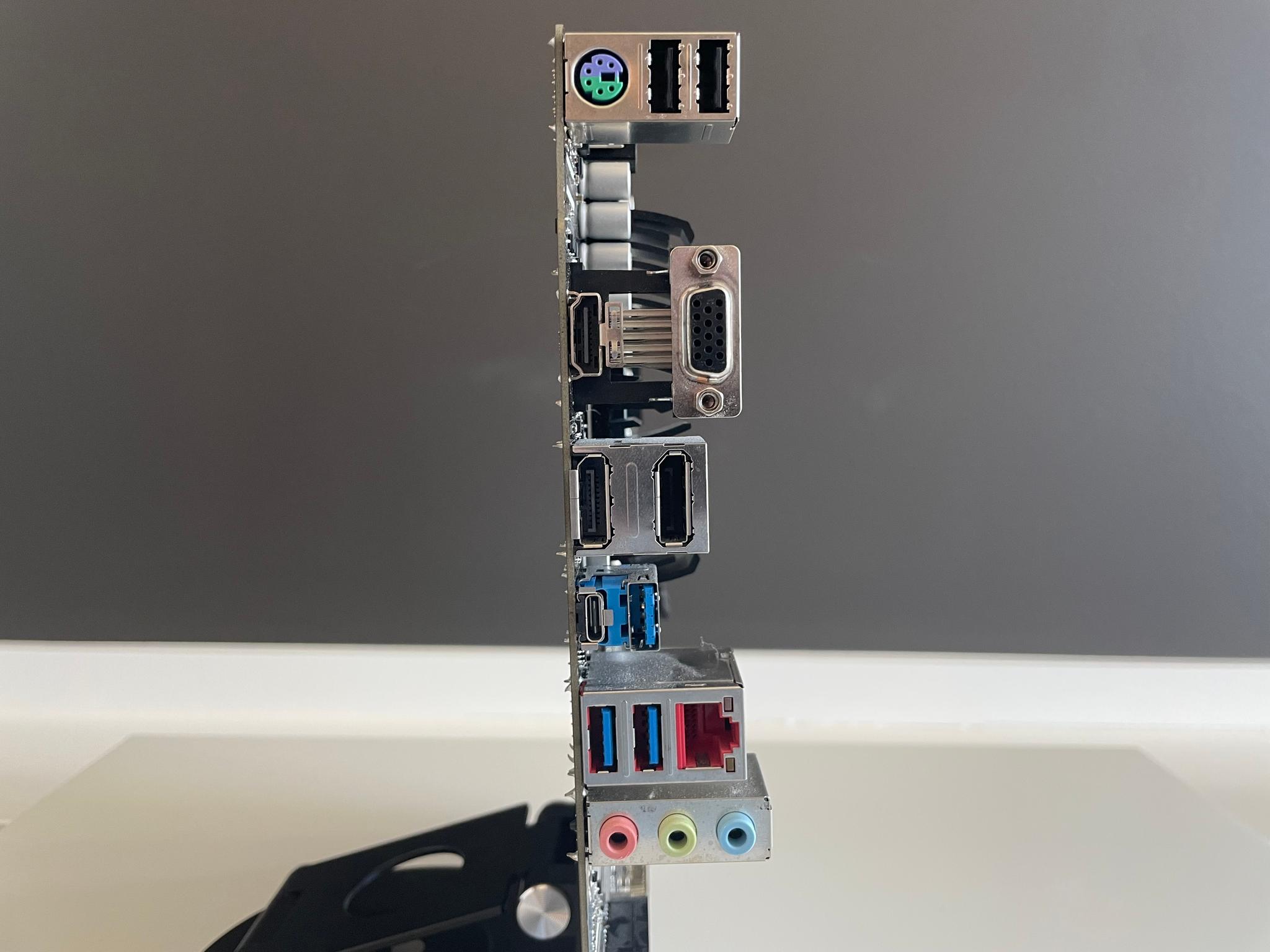 GIGABYTE B660M DS3H DD4- FOR PARTS