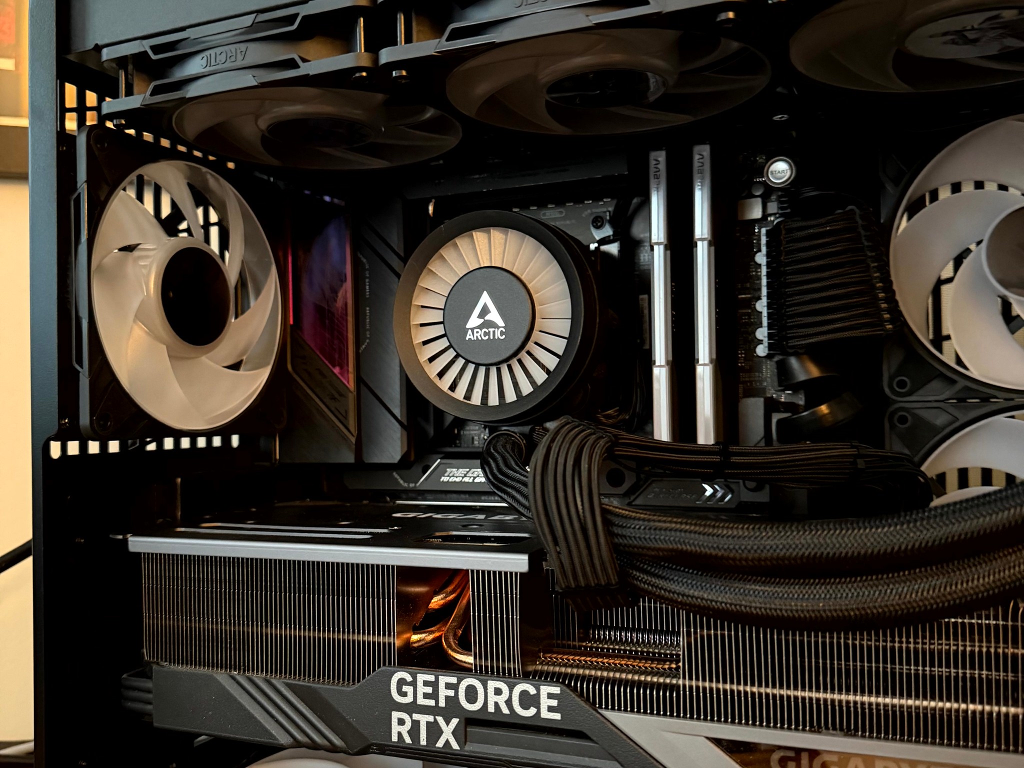Tveir Hrafnar - RTX 4080 Super OC | Ryzen 9 7900x3d | 32G RAM @6400MT/sec | 4TB Storage | 1000W PSU