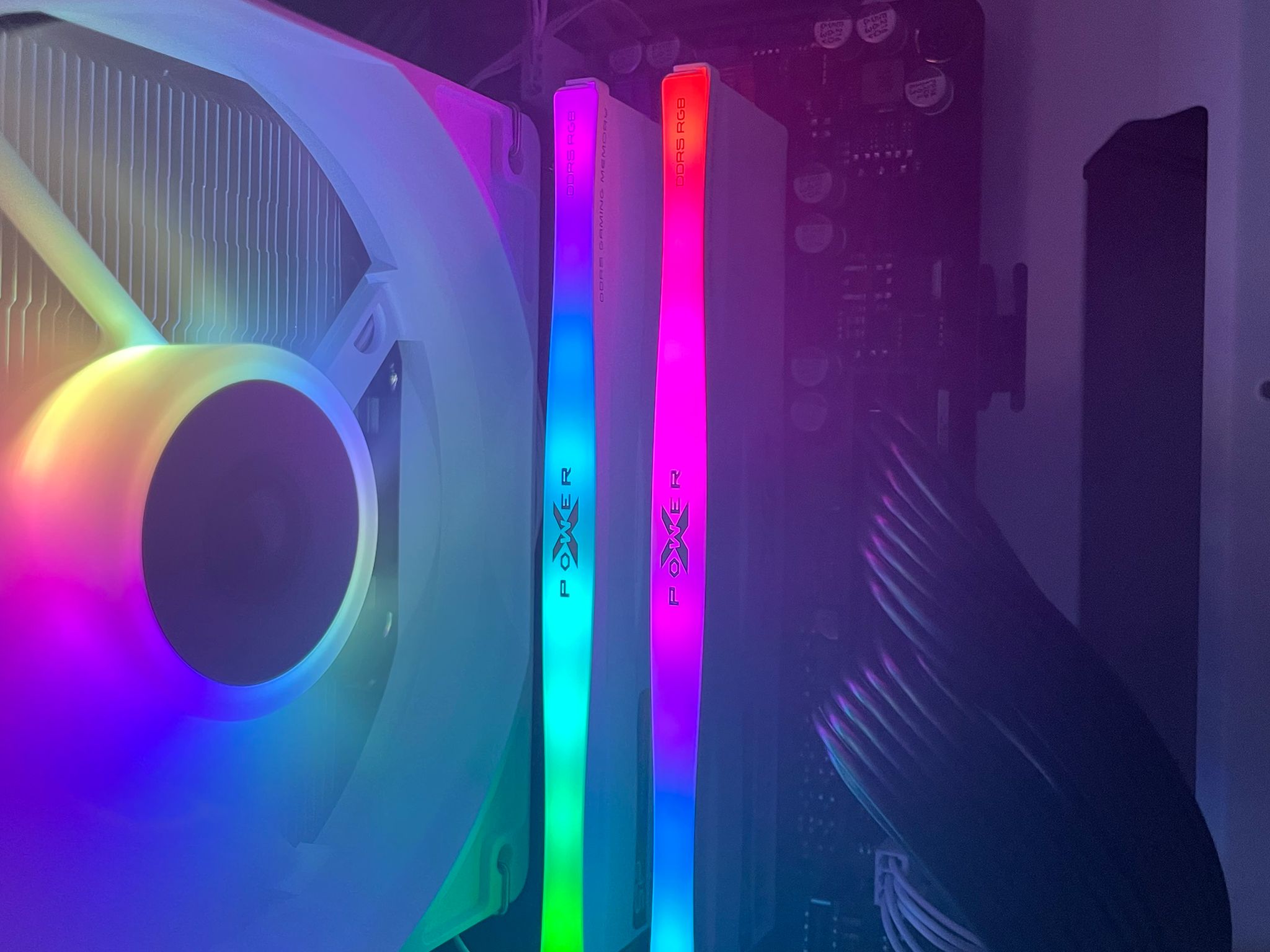 PC | RX 7800 XT  | AMD RYZEN 5 7600 | 32GB DDR5 RAM | 1TB NVME SSD | 750W Power Supply
