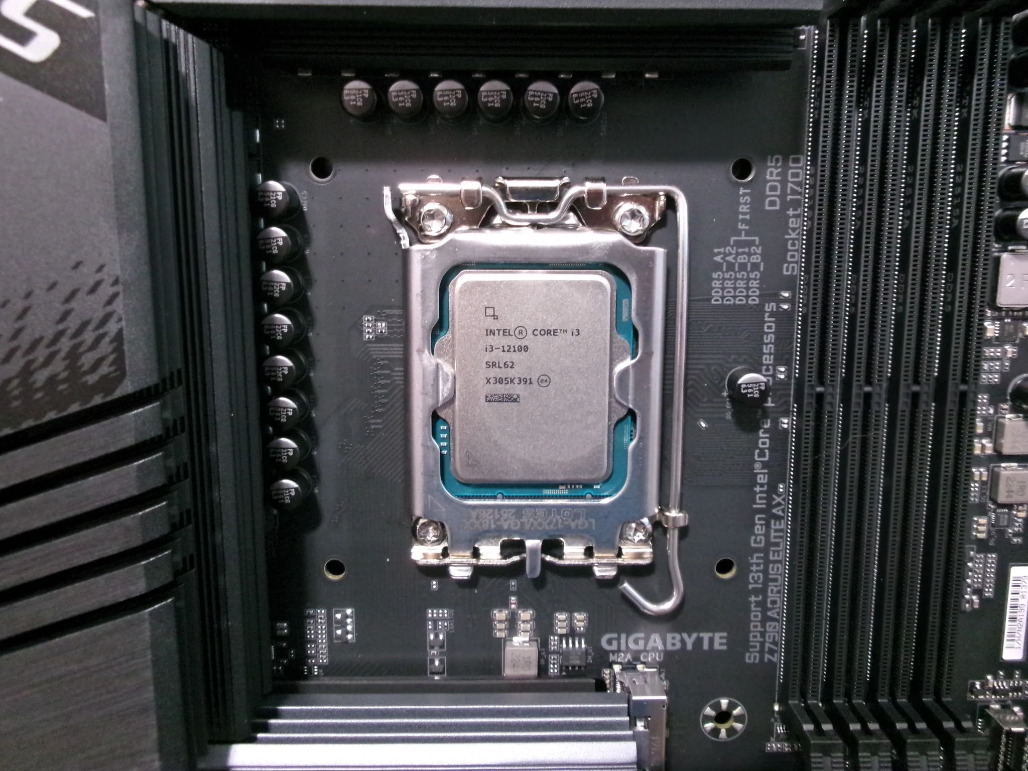 Intel i3-12100 + Aorus Z790 DDR5
