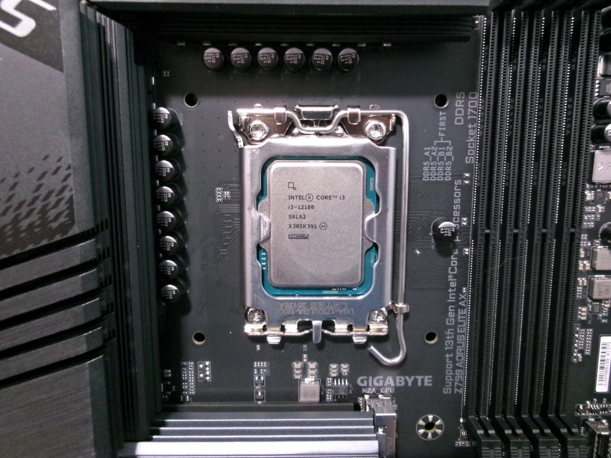 Intel i3-12100 + Aorus Z790 DDR5