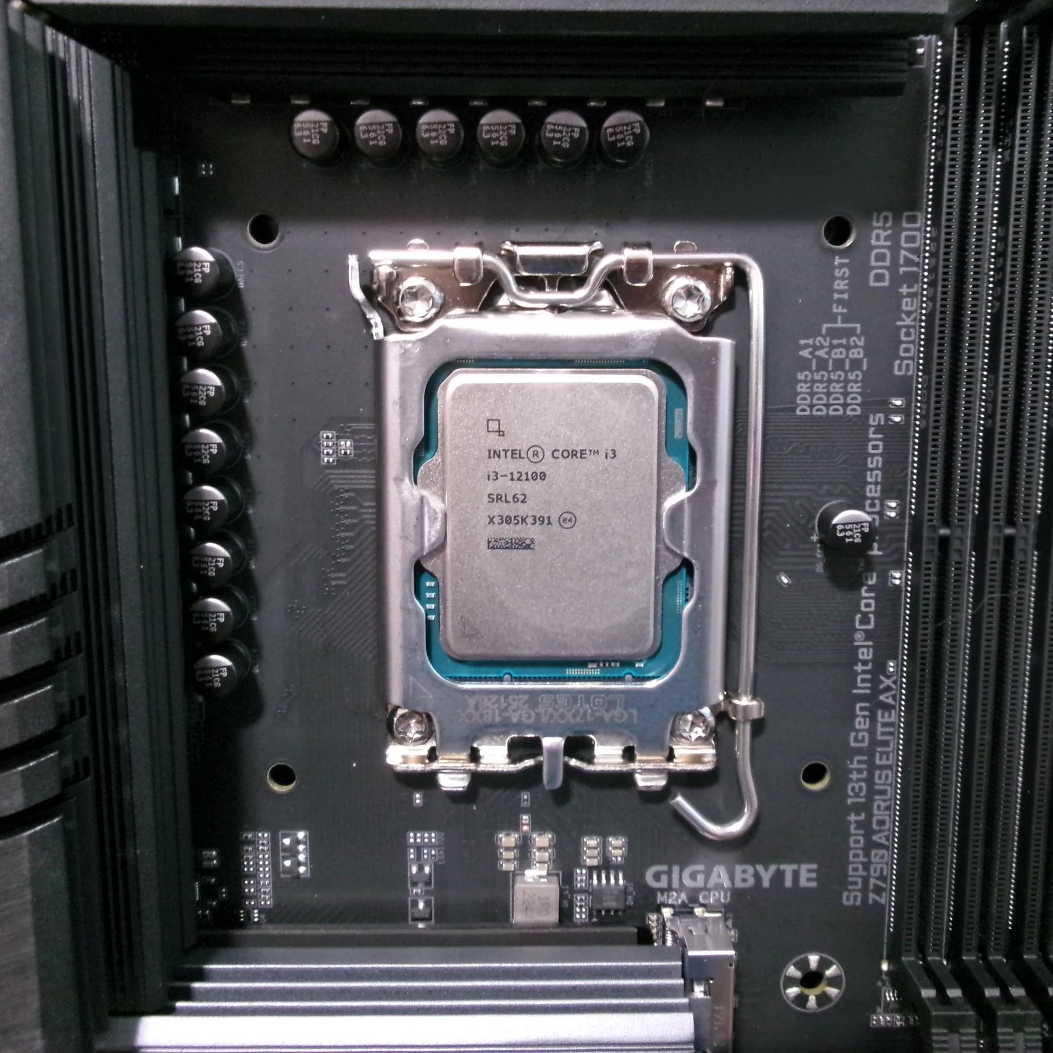 Intel i3-12100 + Aorus Z790 DDR5