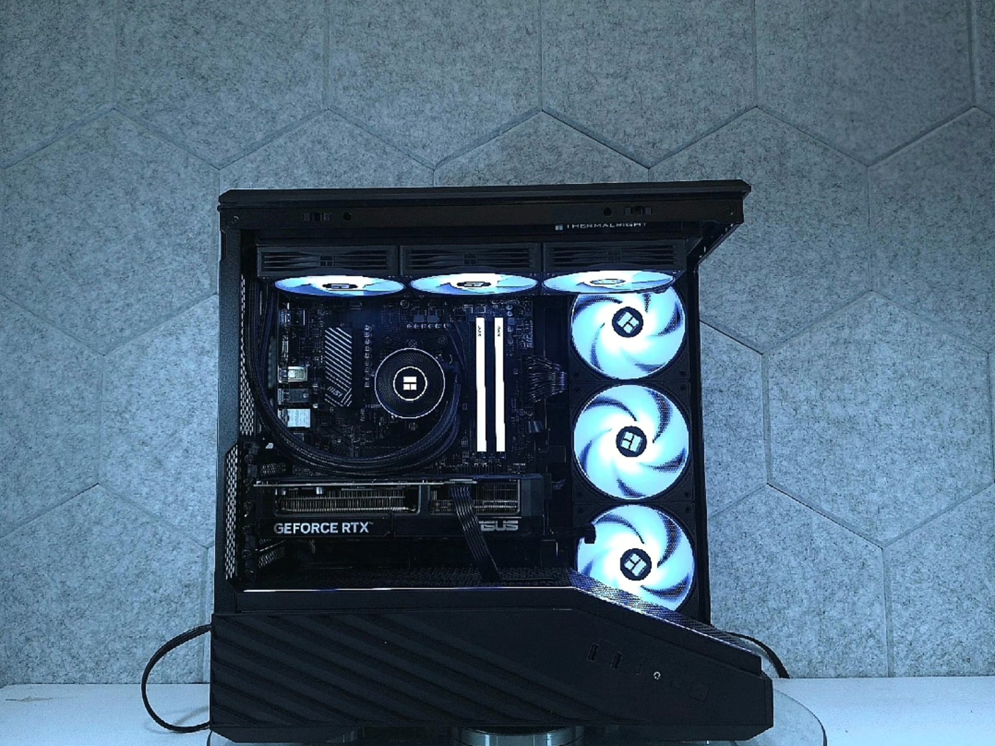ASUS RTX 5070 🖤 Ryzen 7 9800X3D