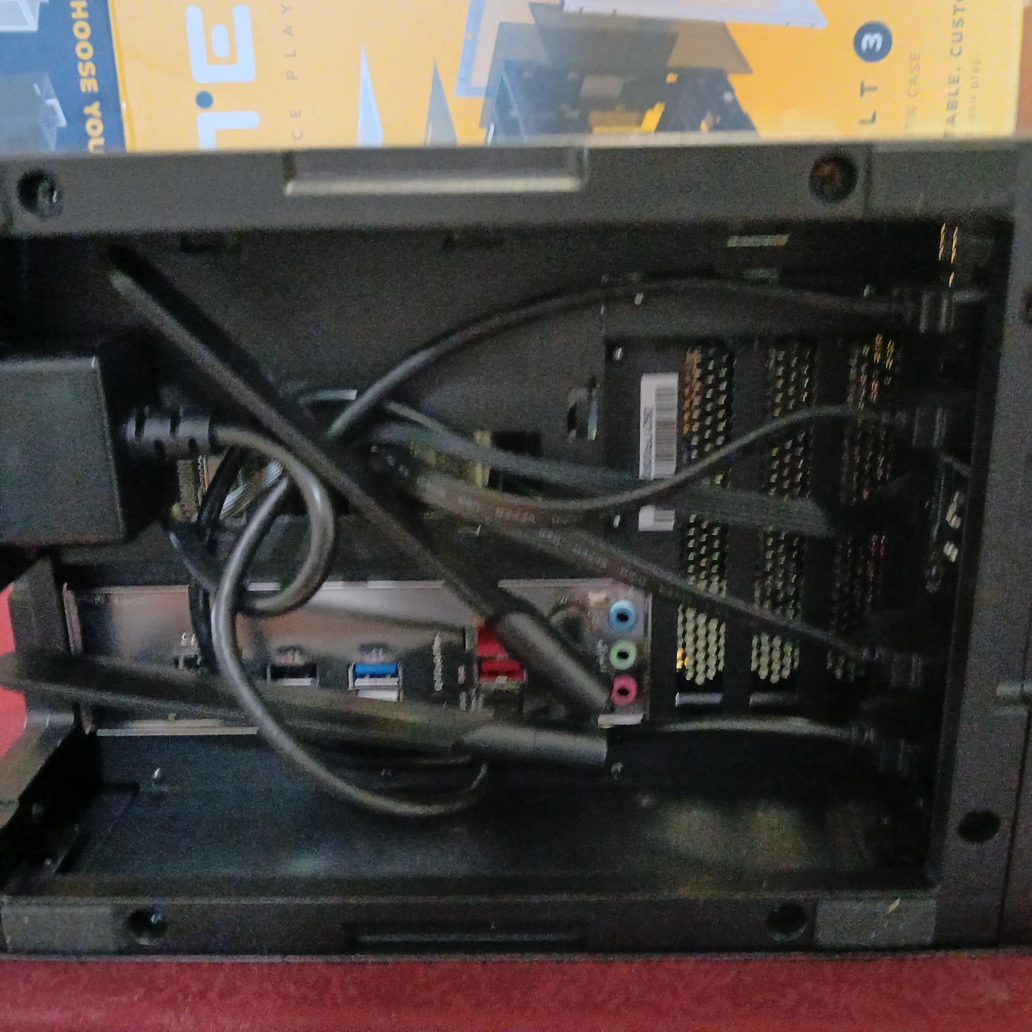 Gigabyte A620i AX itx, Ryzen 7500F, Corsair SF600, Hyte Revolt 3