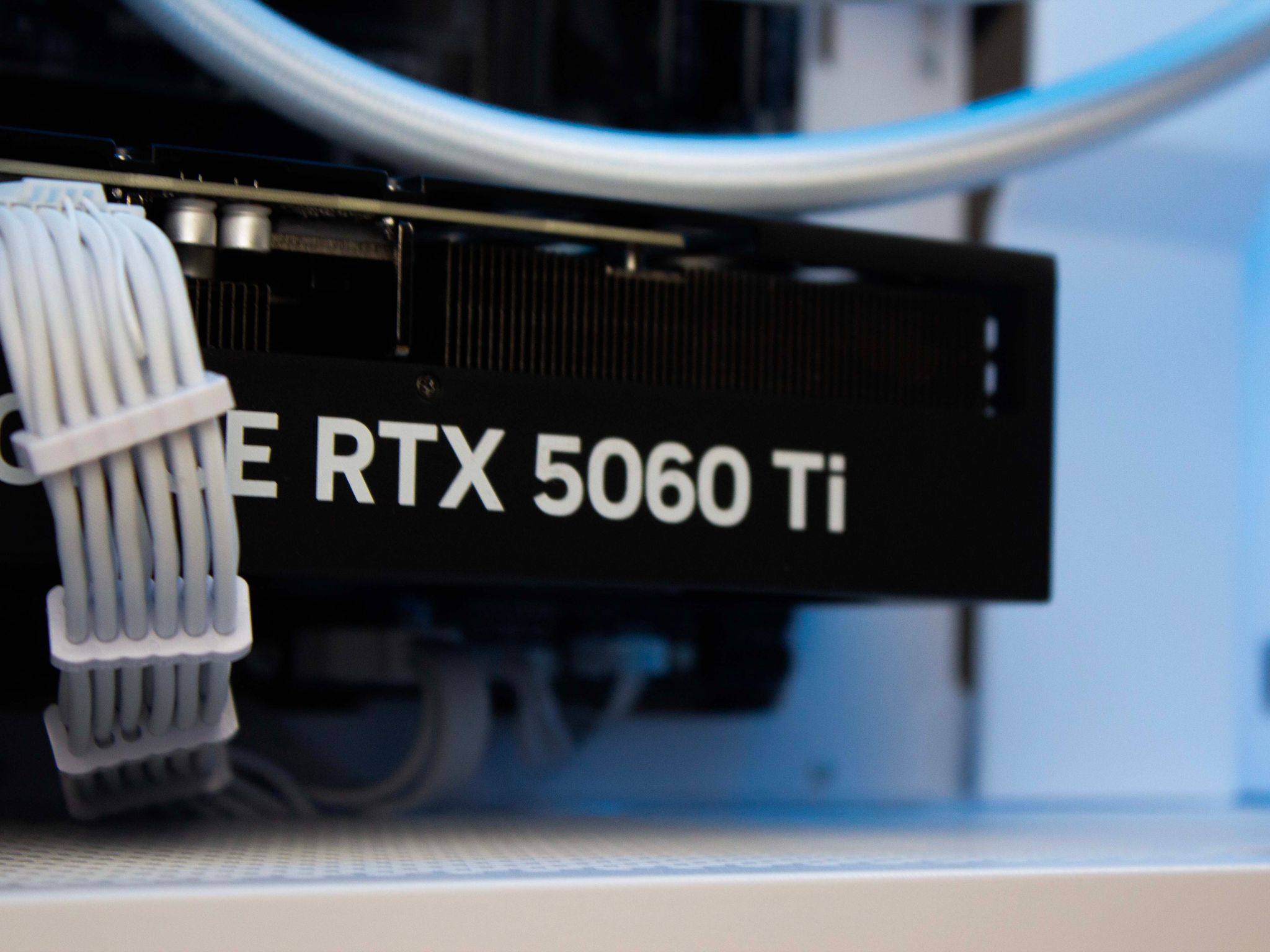 🧊❄️🧊 Clean Gaming PC – RTX 5060 TI, Ryzen 7 5700X, 32GB RAM, 1TB SSD - WiFi, BlueTooth 🧊❄️🧊