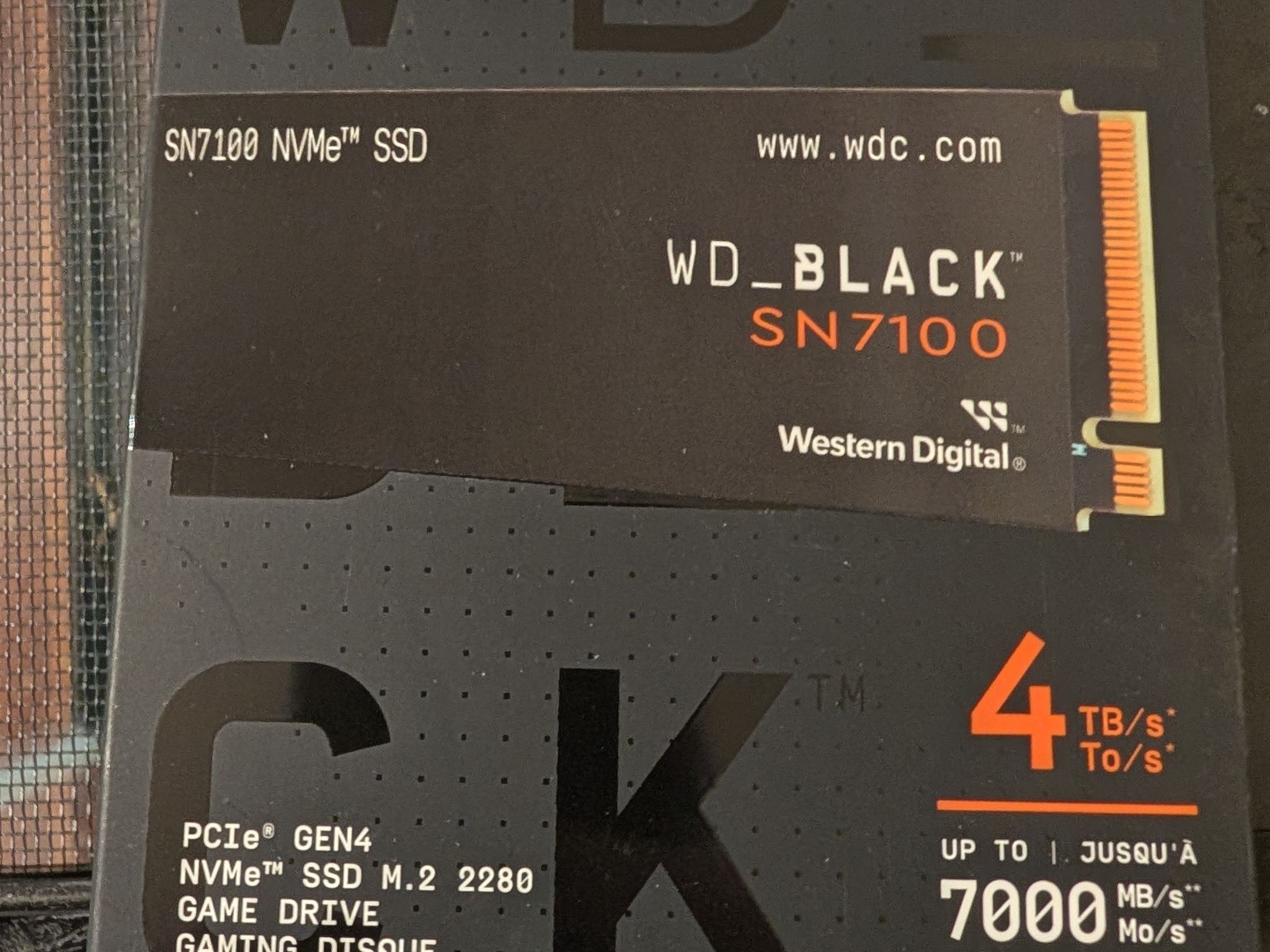 Western Digital WD_BLACK SN7100 4TB NVMe PCIe Gen4 M.2 2280 SSD DRAM