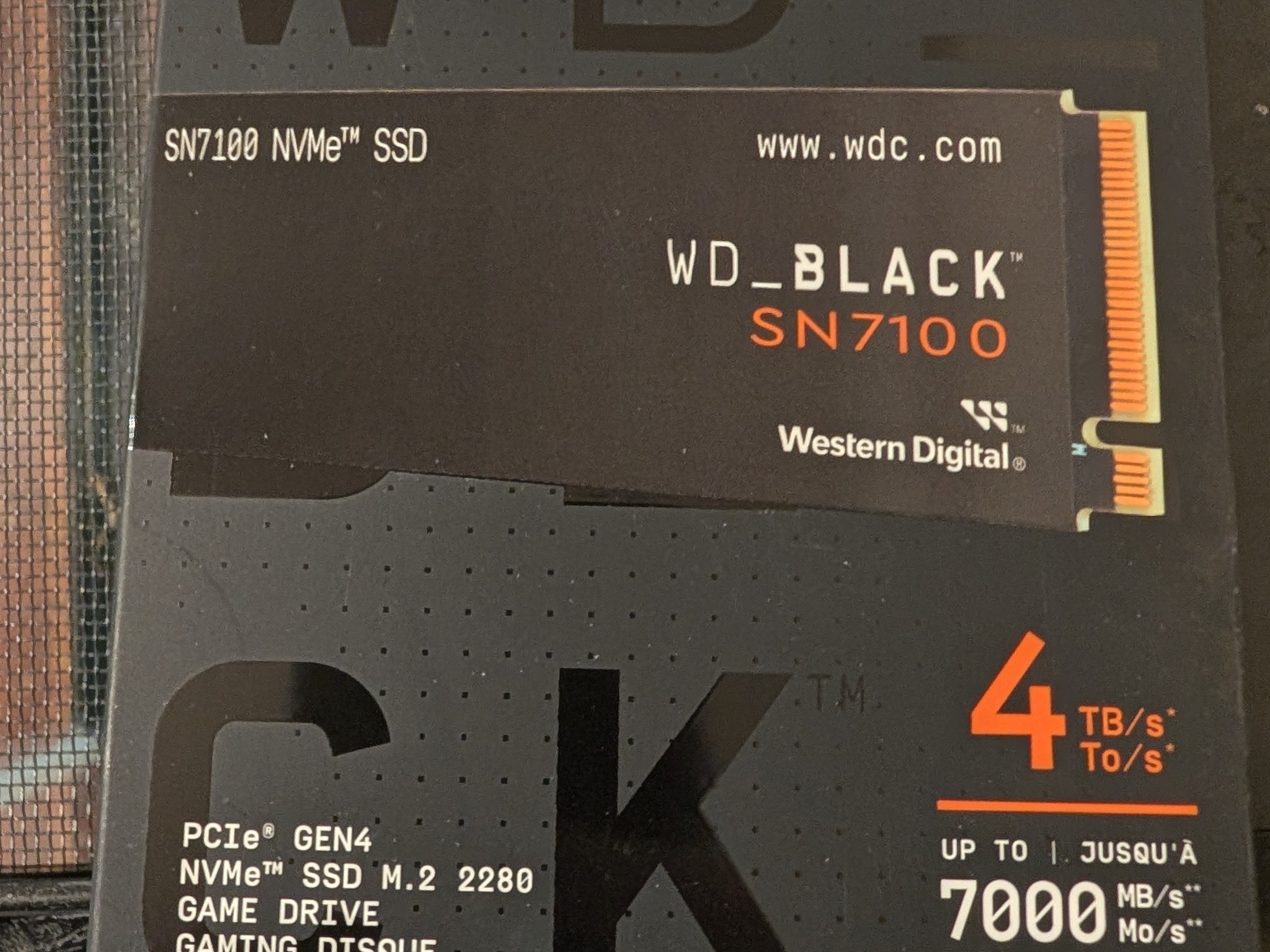 Western Digital WD_BLACK SN7100 4TB NVMe PCIe Gen4 M.2 2280 SSD DRAM