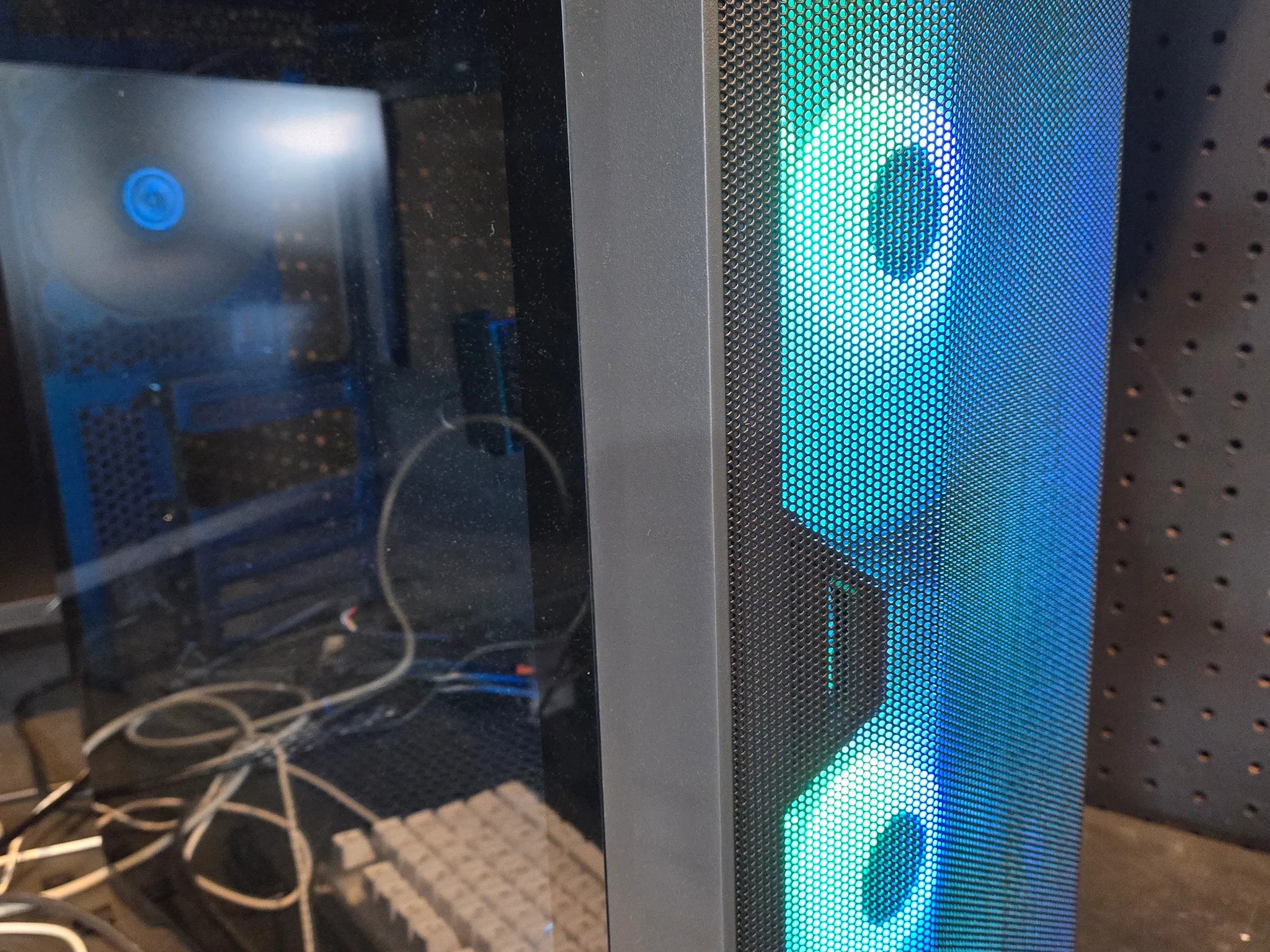 Lian Li 215 Black W/2 RGB 200MM Fans W/1 Non-RGB 120mm fan in rear