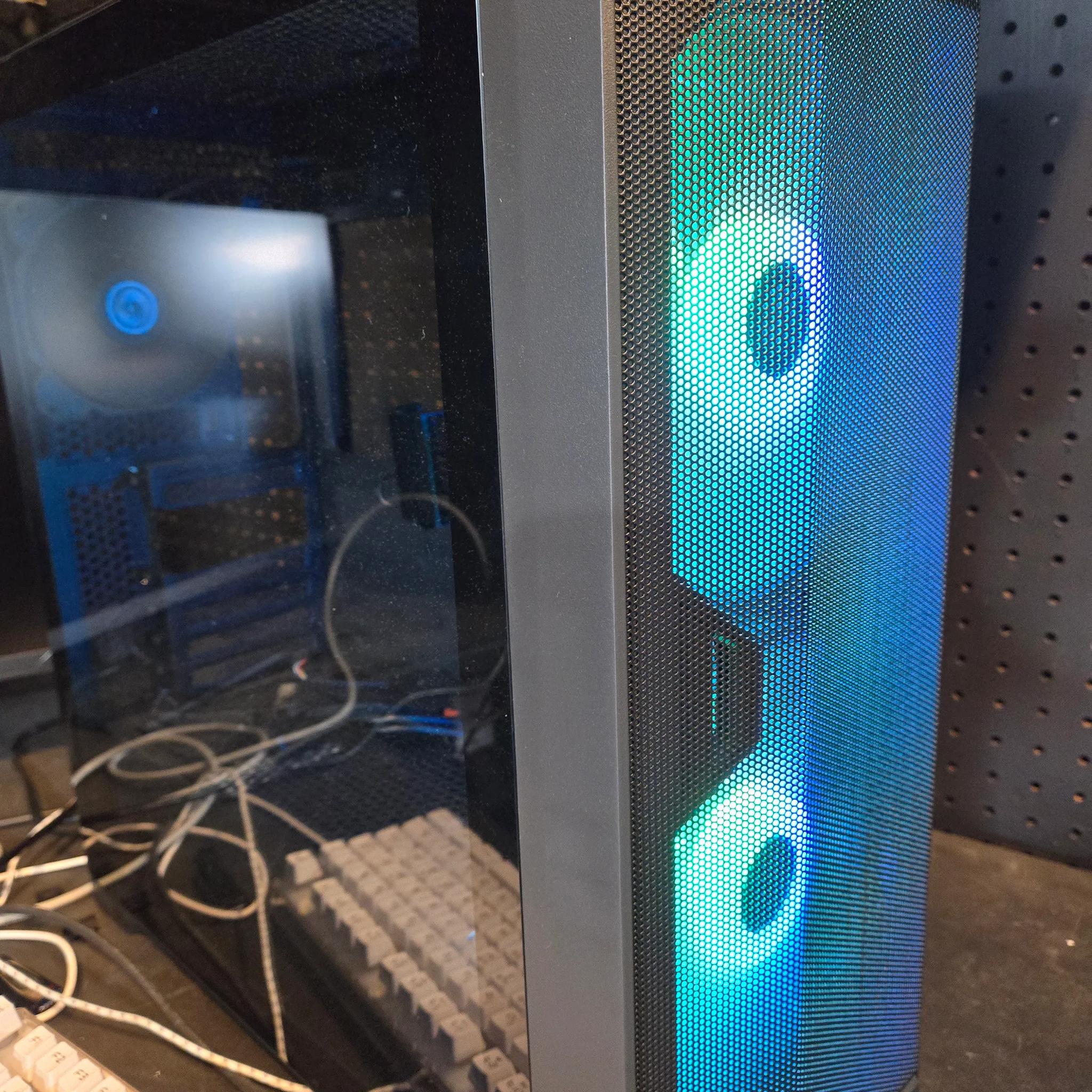 Lian Li 215 Black W/2 RGB 200MM Fans W/1 Non-RGB 120mm fan in rear