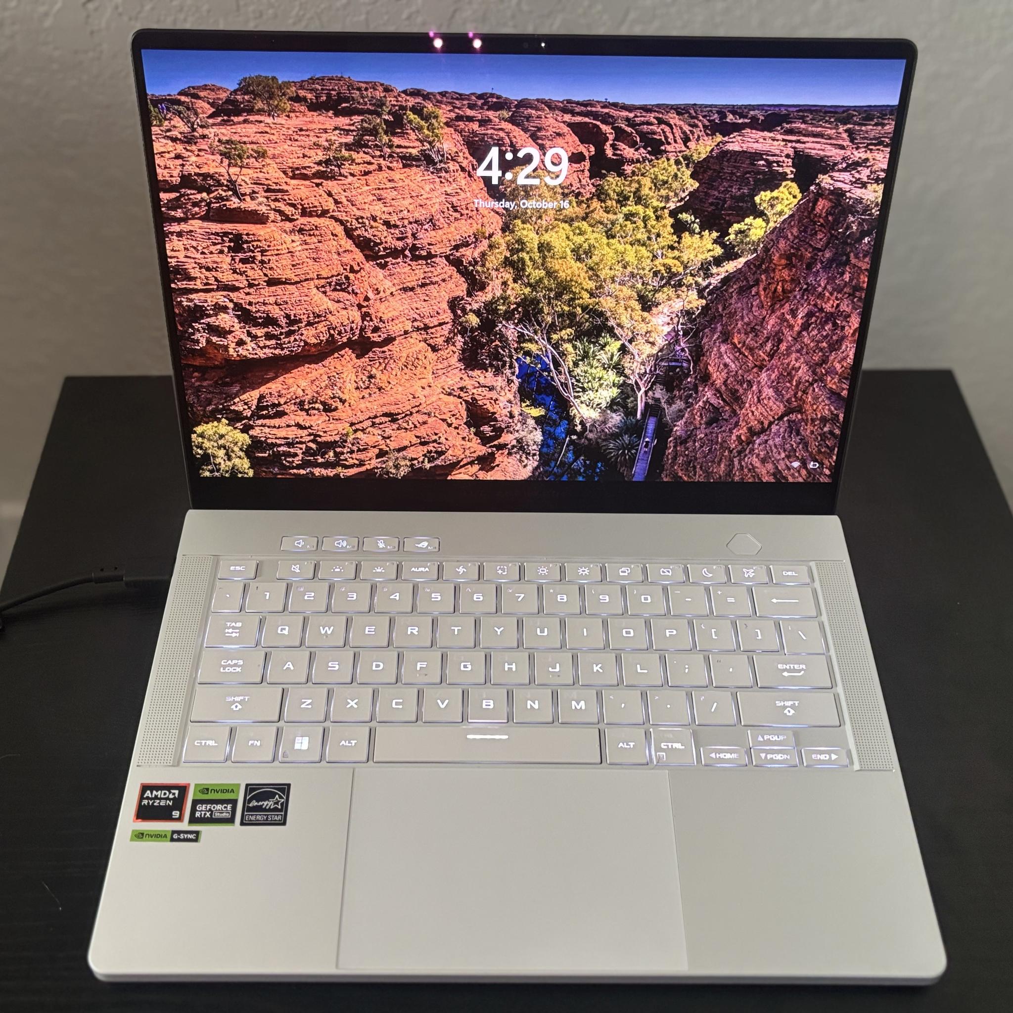 ASUS ROG Zephyrus G14 (Platinum White) – Ryzen 9 / RTX 4060 Gaming Laptop