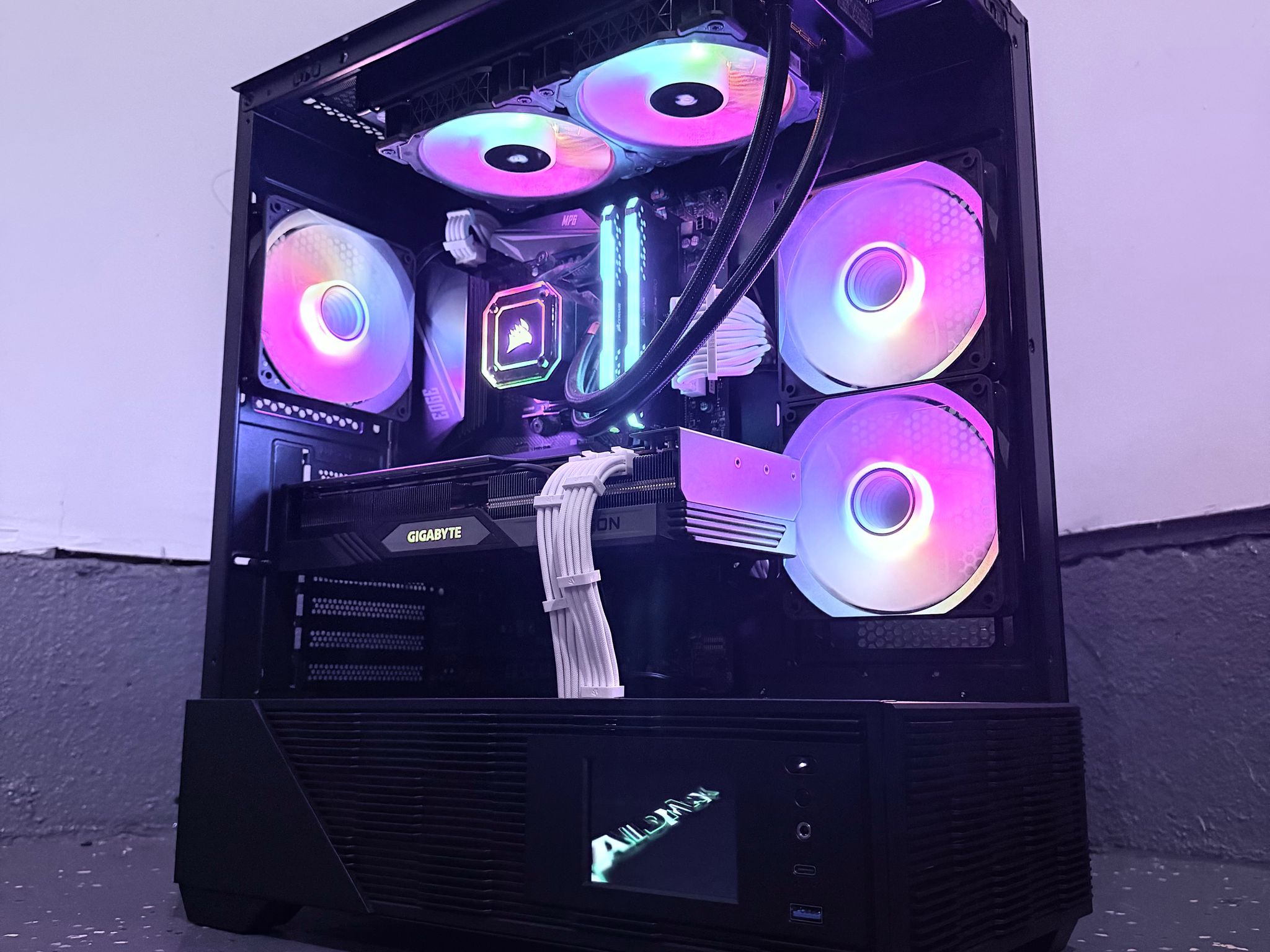 ⚫️"Phantom Prism"🌈| 1440p Gaming | RX 7800XT 16GB | Ryzen 7 3800X | 32B Ram | 1TB Storage