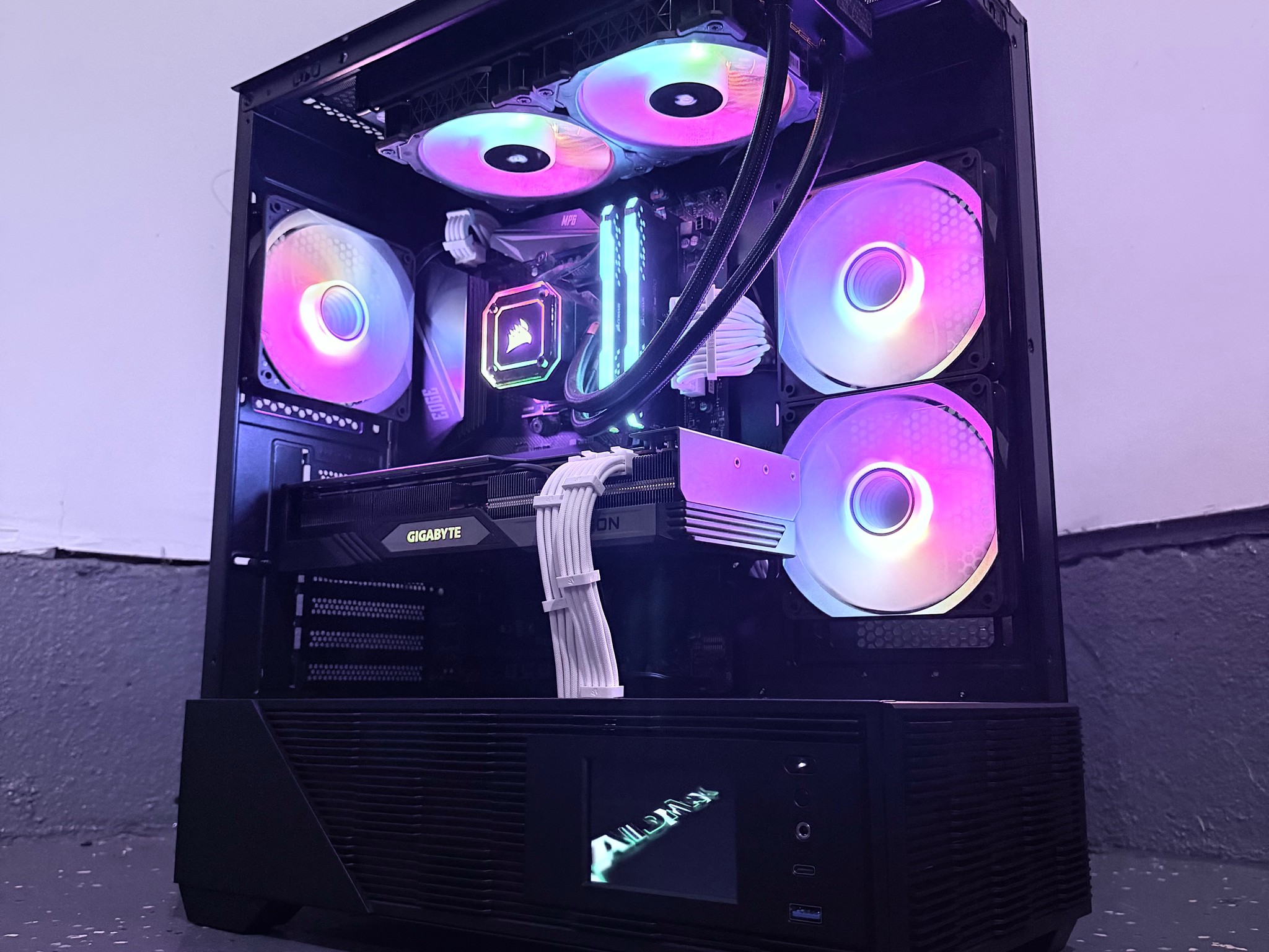 ⚫️"Phantom Prism"🌈| 1440p Gaming | RX 7800XT 16GB | Ryzen 7 3800X | 32B Ram | 1TB Storage