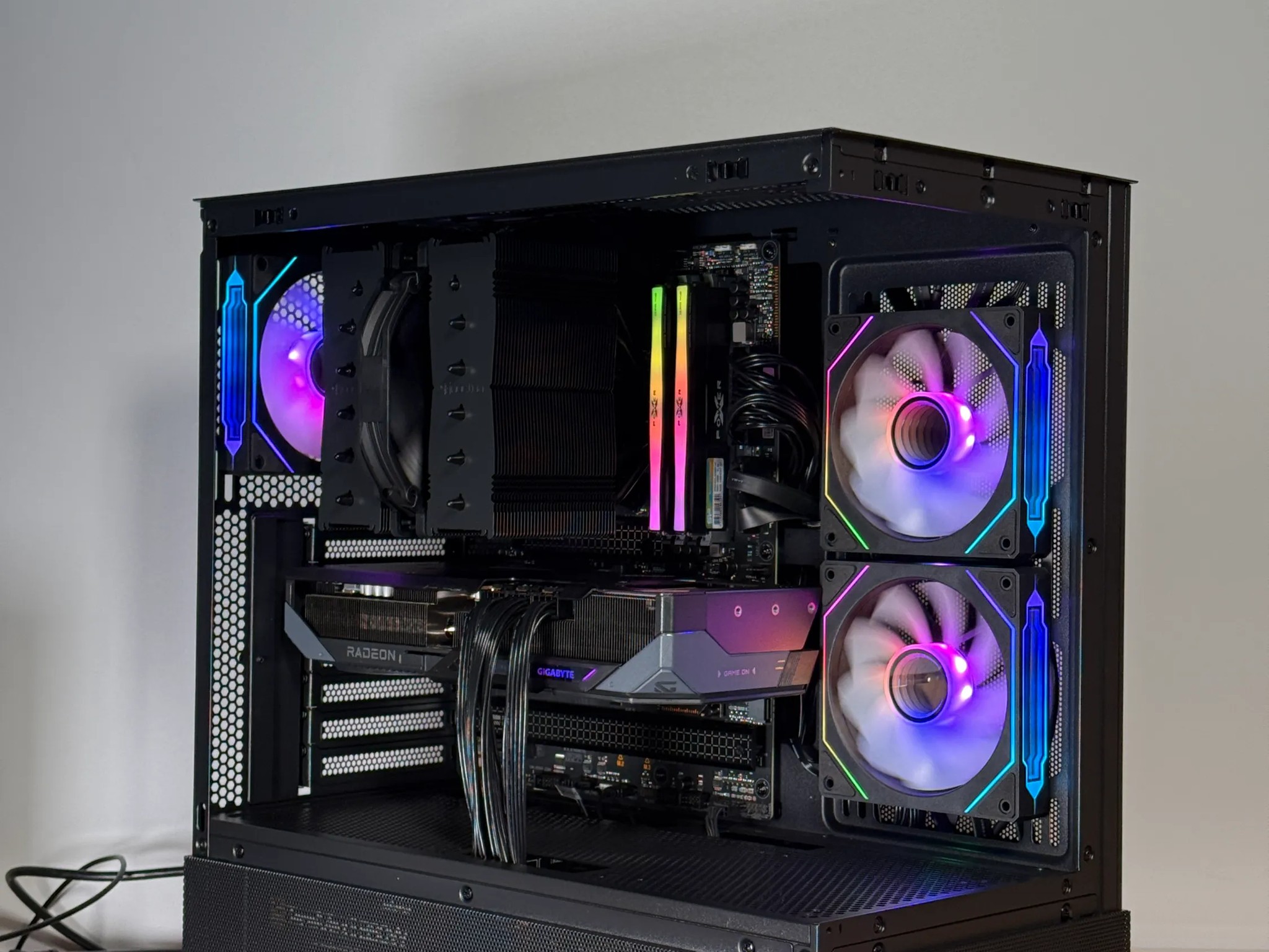 RX 9070XT and Ryzen 9 9900x Gaming PC