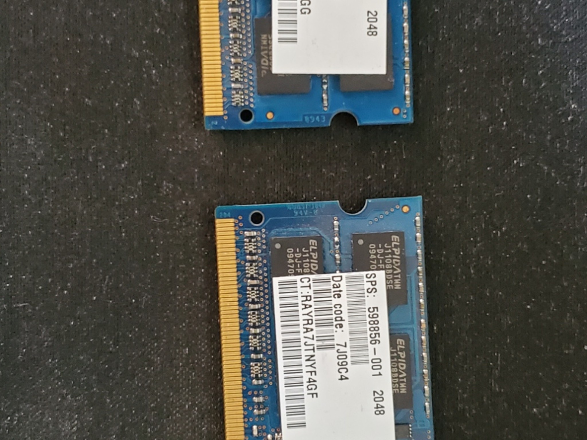 Elpida 2GB PC3-10600 DDR3-1333MHz non-ECC Unbuffered CL9 204-Pin SoDimm Dual Rank Memory Modules