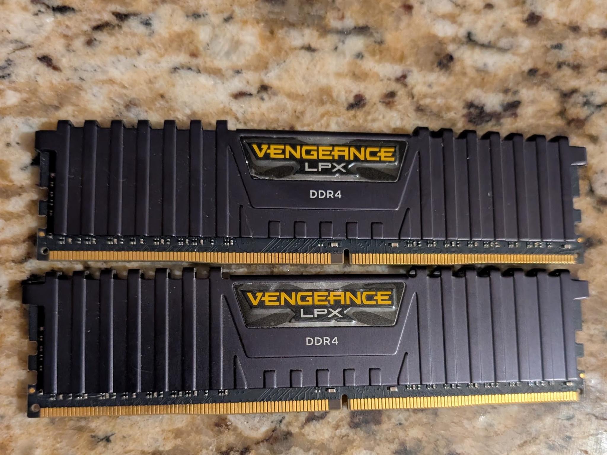 Corsair Vengeance LPX 16GB DDR4-2400 (2x8GB)