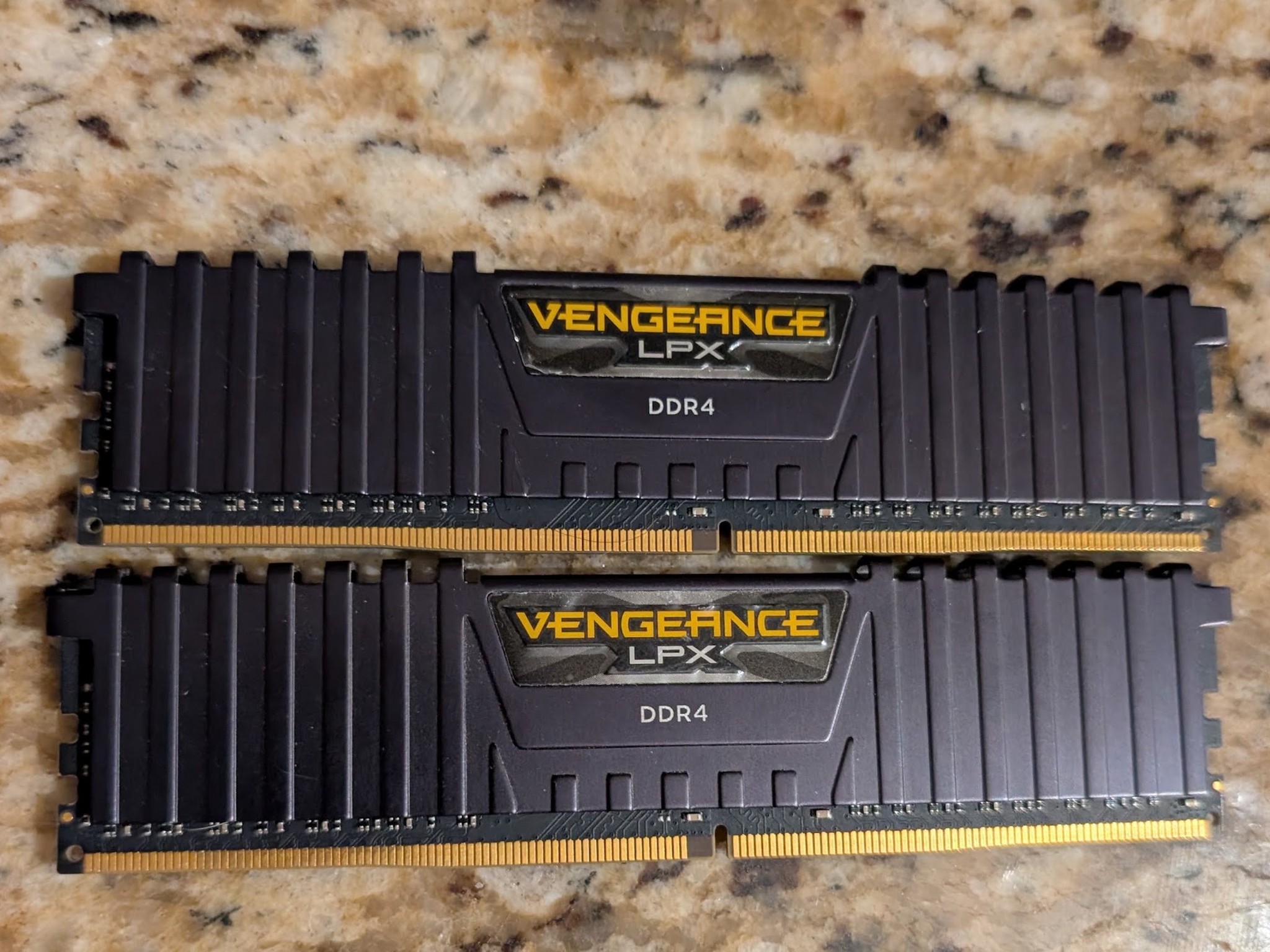 Corsair Vengeance LPX 16GB DDR4-2400 (2x8GB)