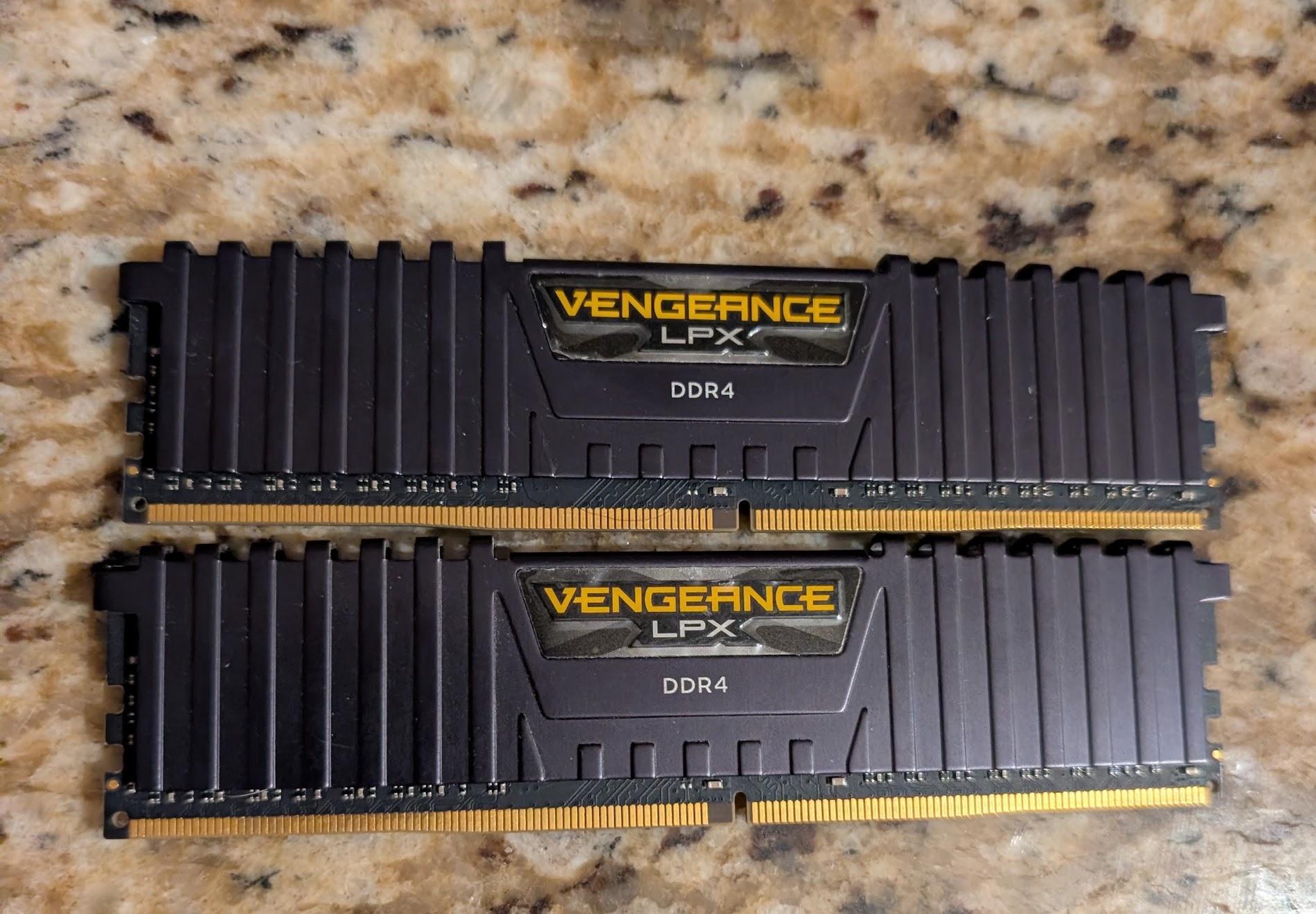 Corsair Vengeance LPX 16GB DDR4-2400 (2x8GB)